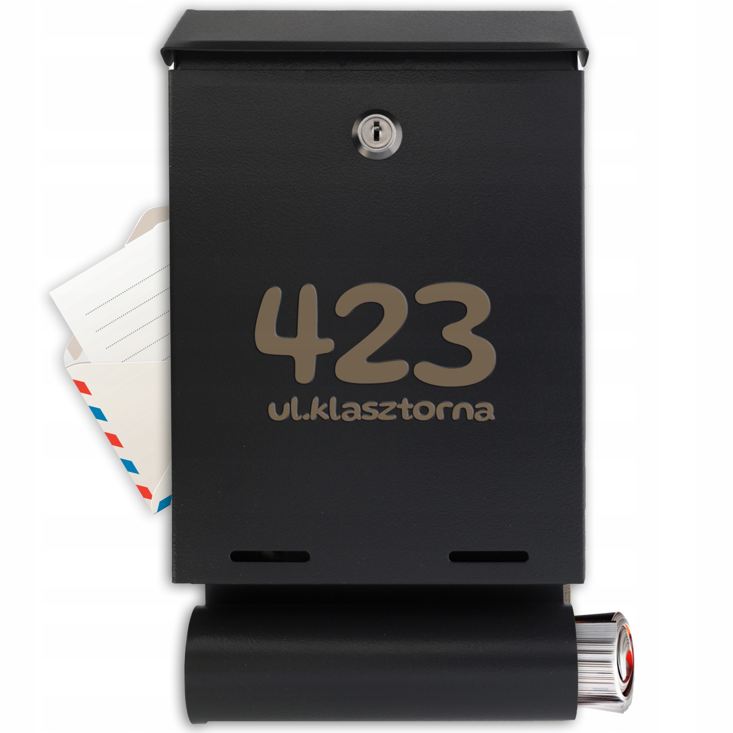 Černá poštovní schránka s adresní trubkou a nádherným gravírovaným vzorem