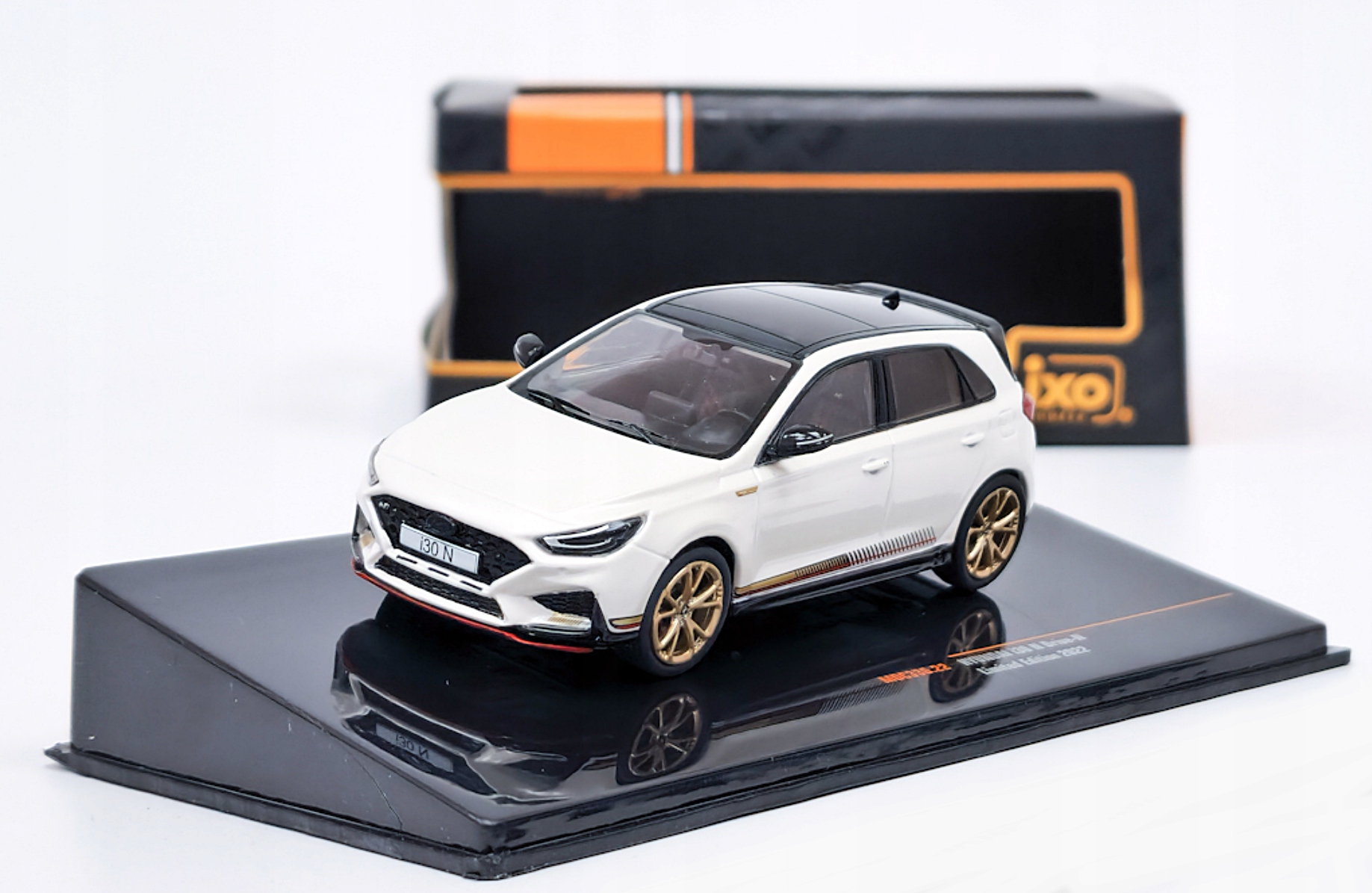 Hyundai i30 N Drive-N 2022 Bílá metalíza Ixo 1:43