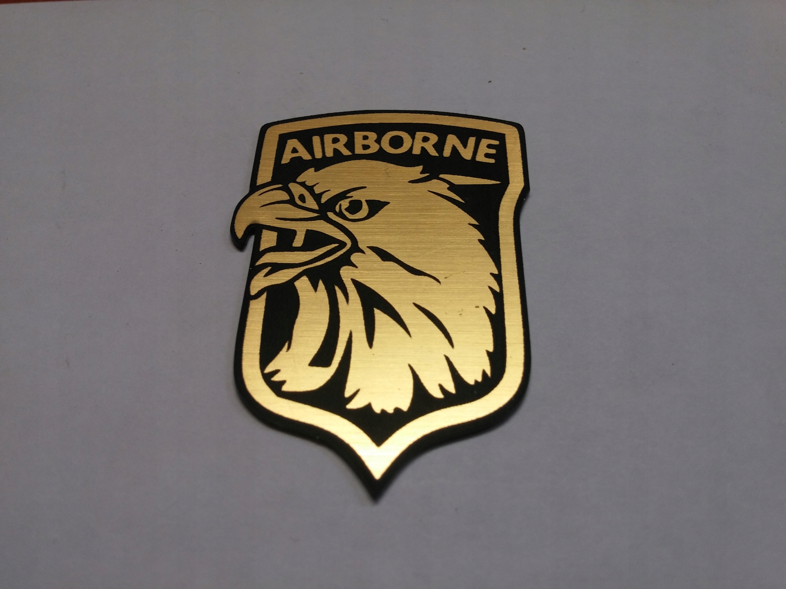 

Airborne naklejka emblemat 38 x 56 mm *złota