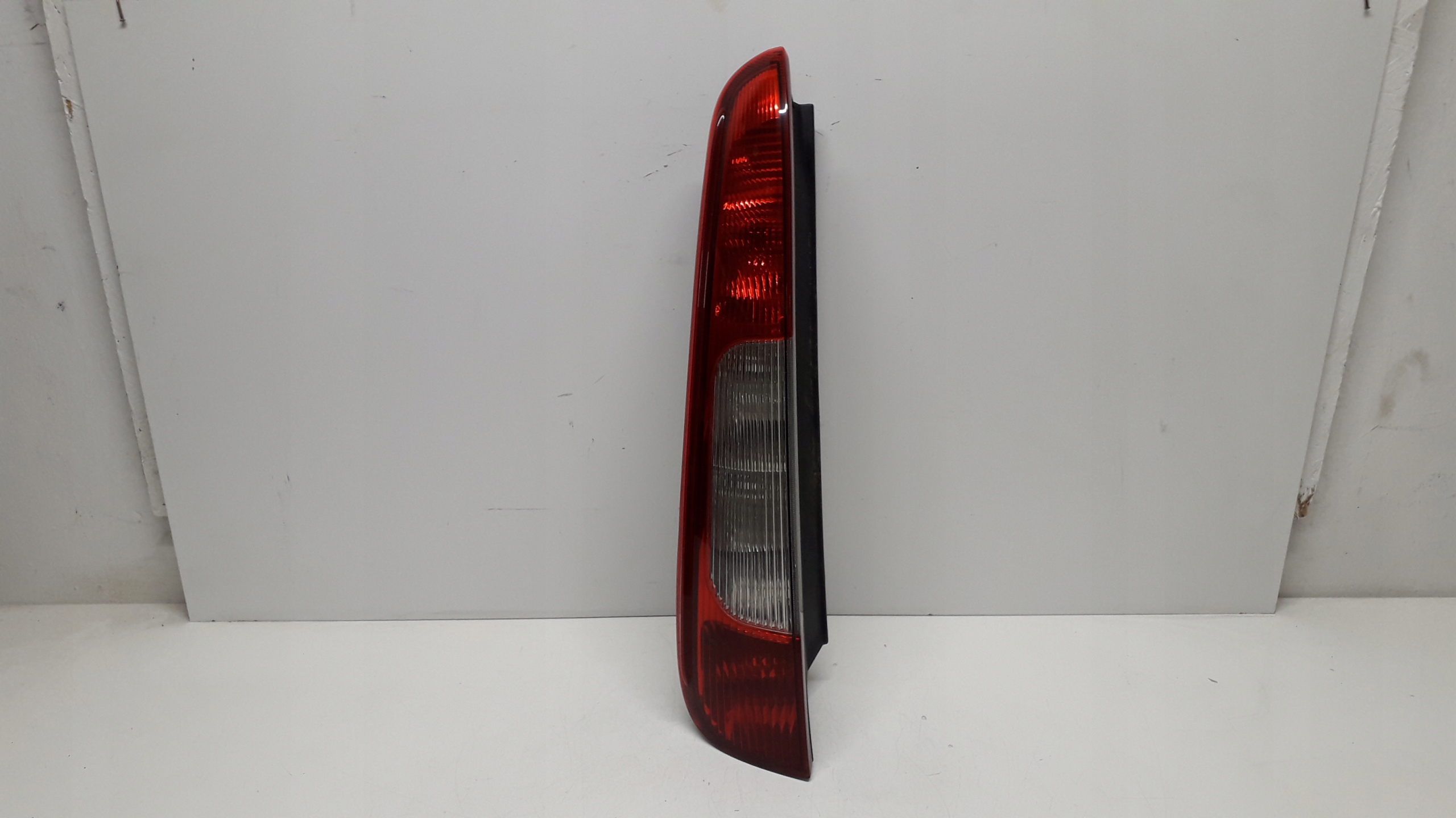 FORD C-MAX MK1 03- LAMPA LEWA TYLNA