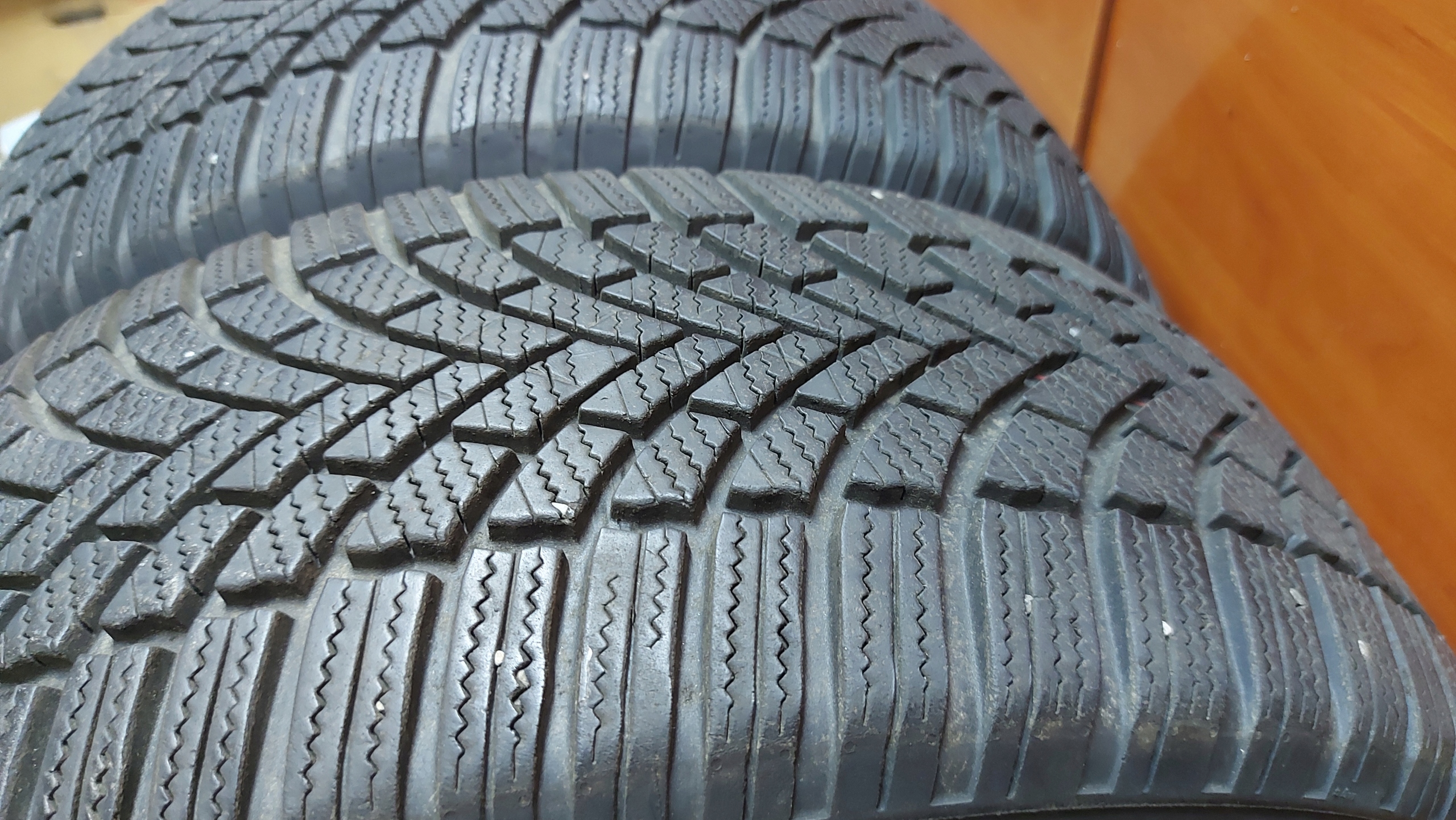 BRIDGESTONE BLIZZAK LM005 215/55R17 tyres winter 6,5mm