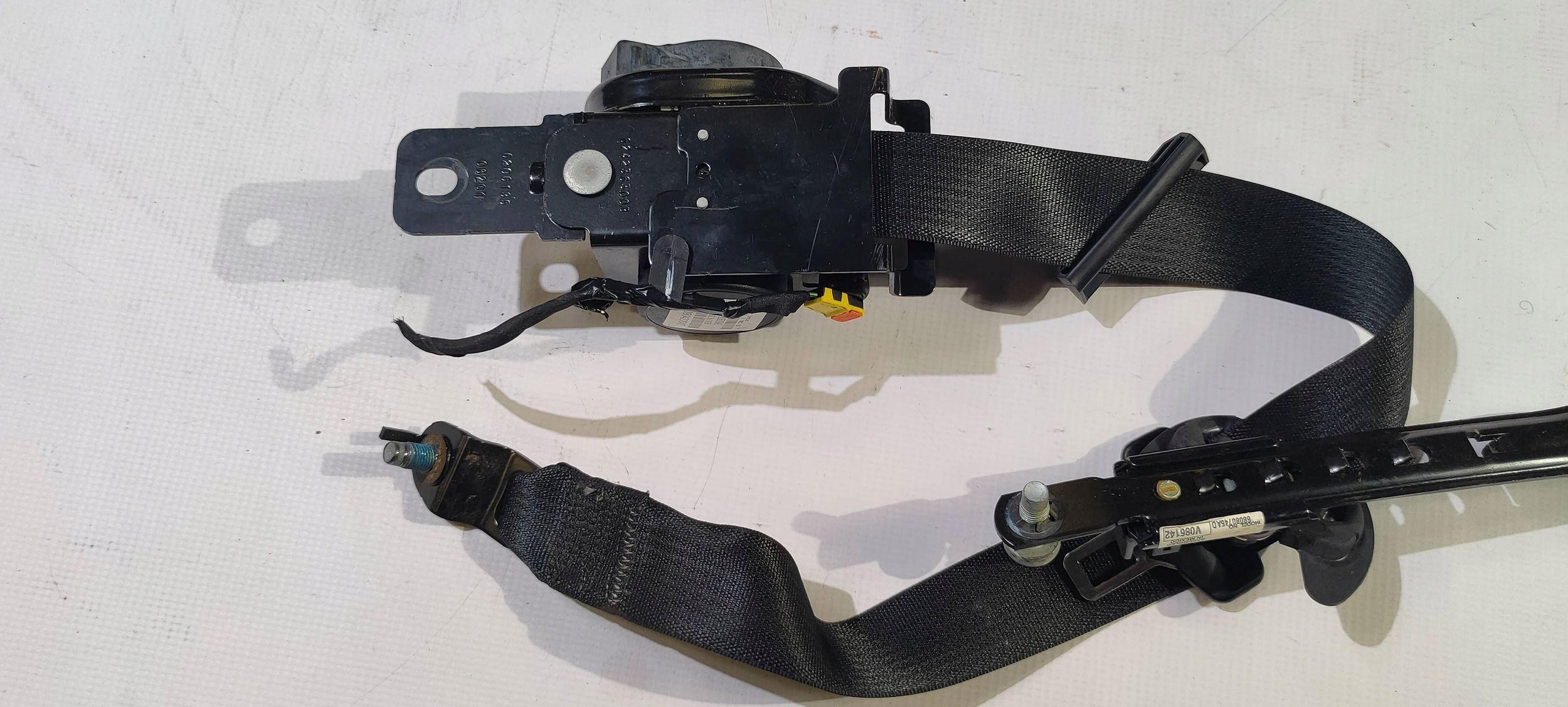 tension belt safety front front left Dodge Charger 2015