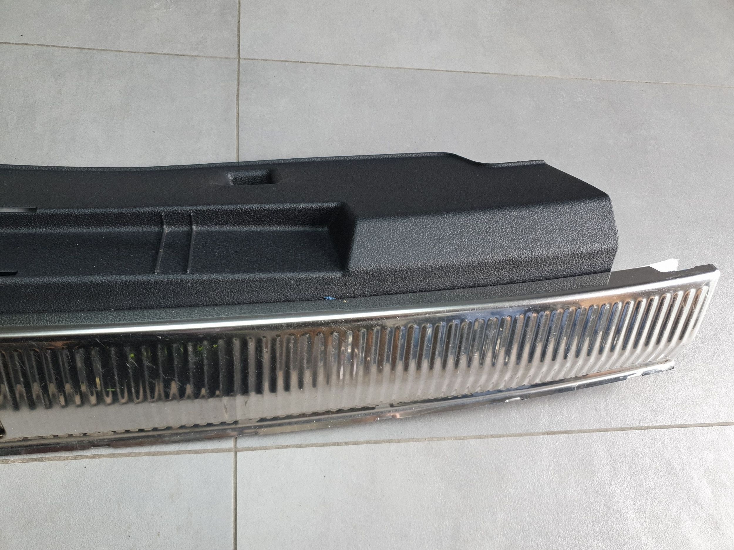 Audi Q7 4M cap of the threshold boot 4M0864483B