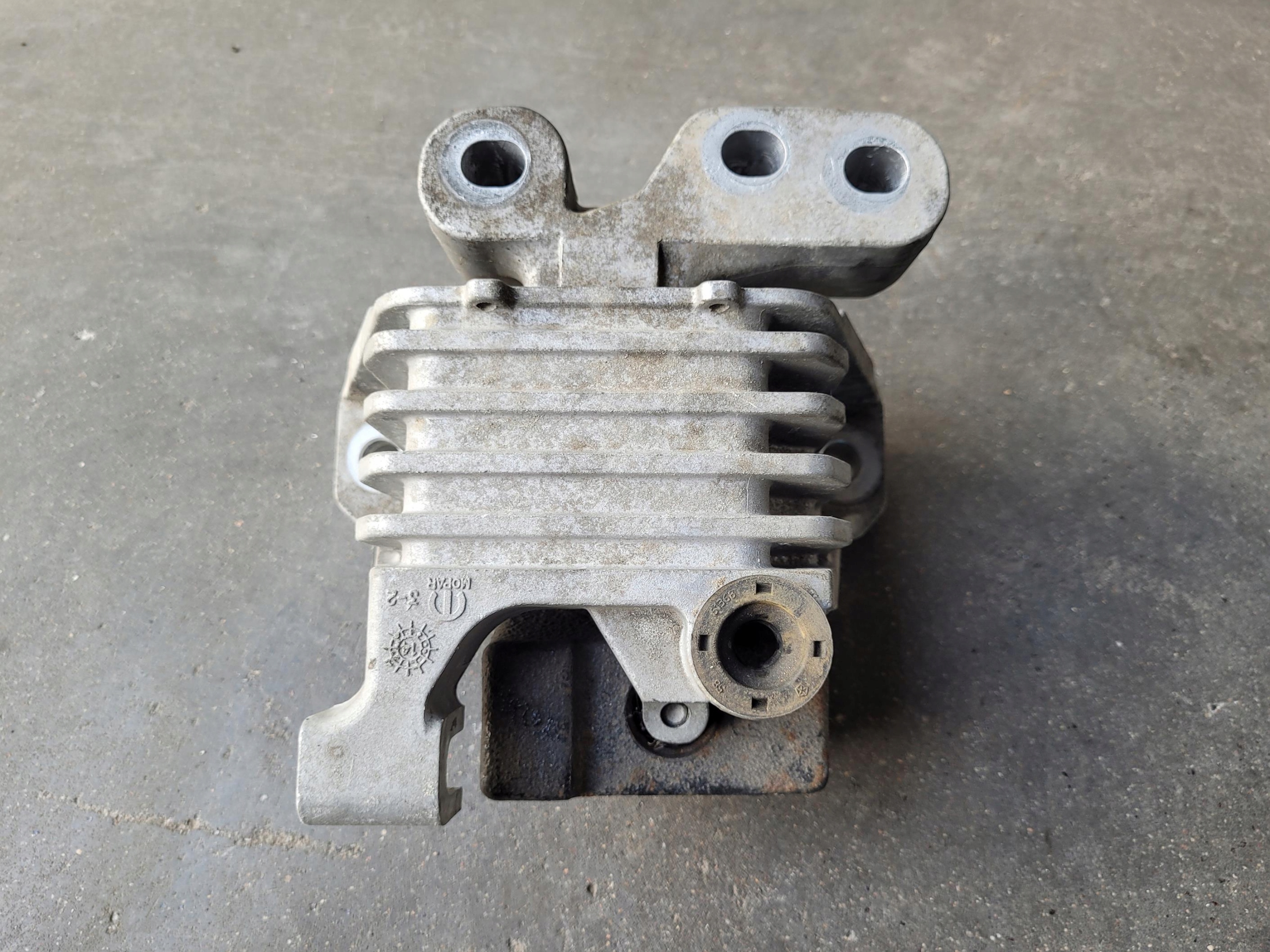 engine mount P68141400AG JEEP CHEROKEE V KL 2.2 CRD 4X4