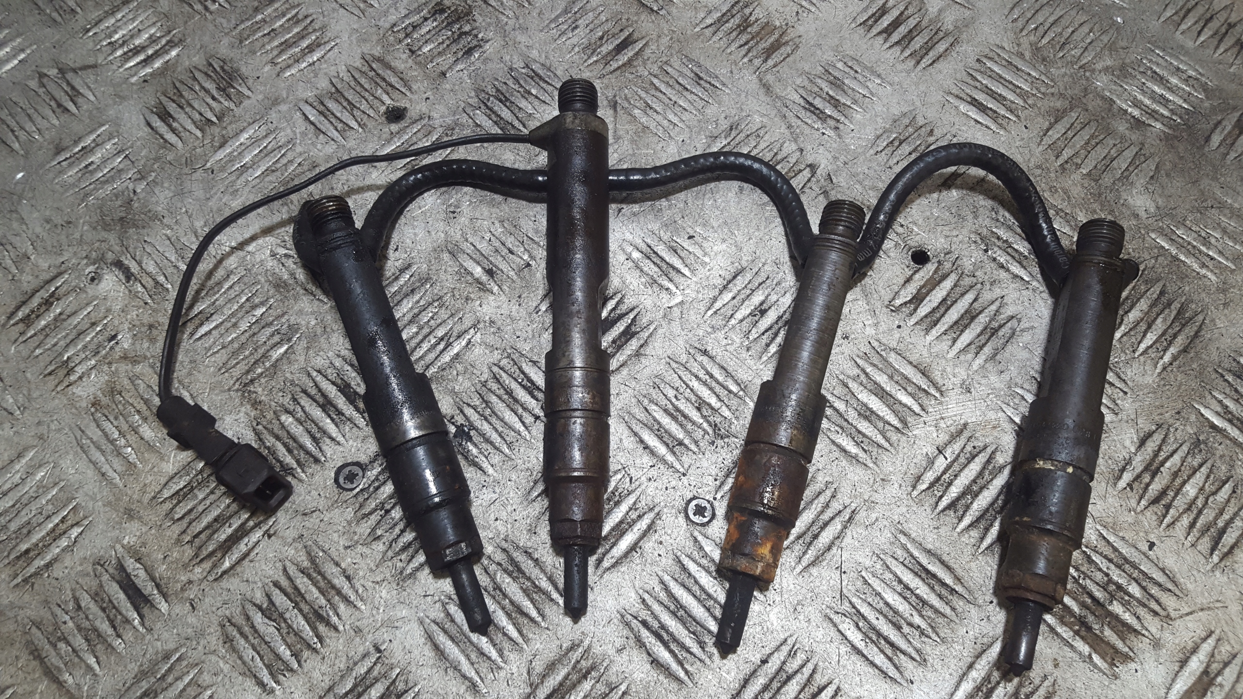 Einspritzdüse Einspritzdüse KOMPLET VOLKSWAGEN PASSAT B5 028130201G