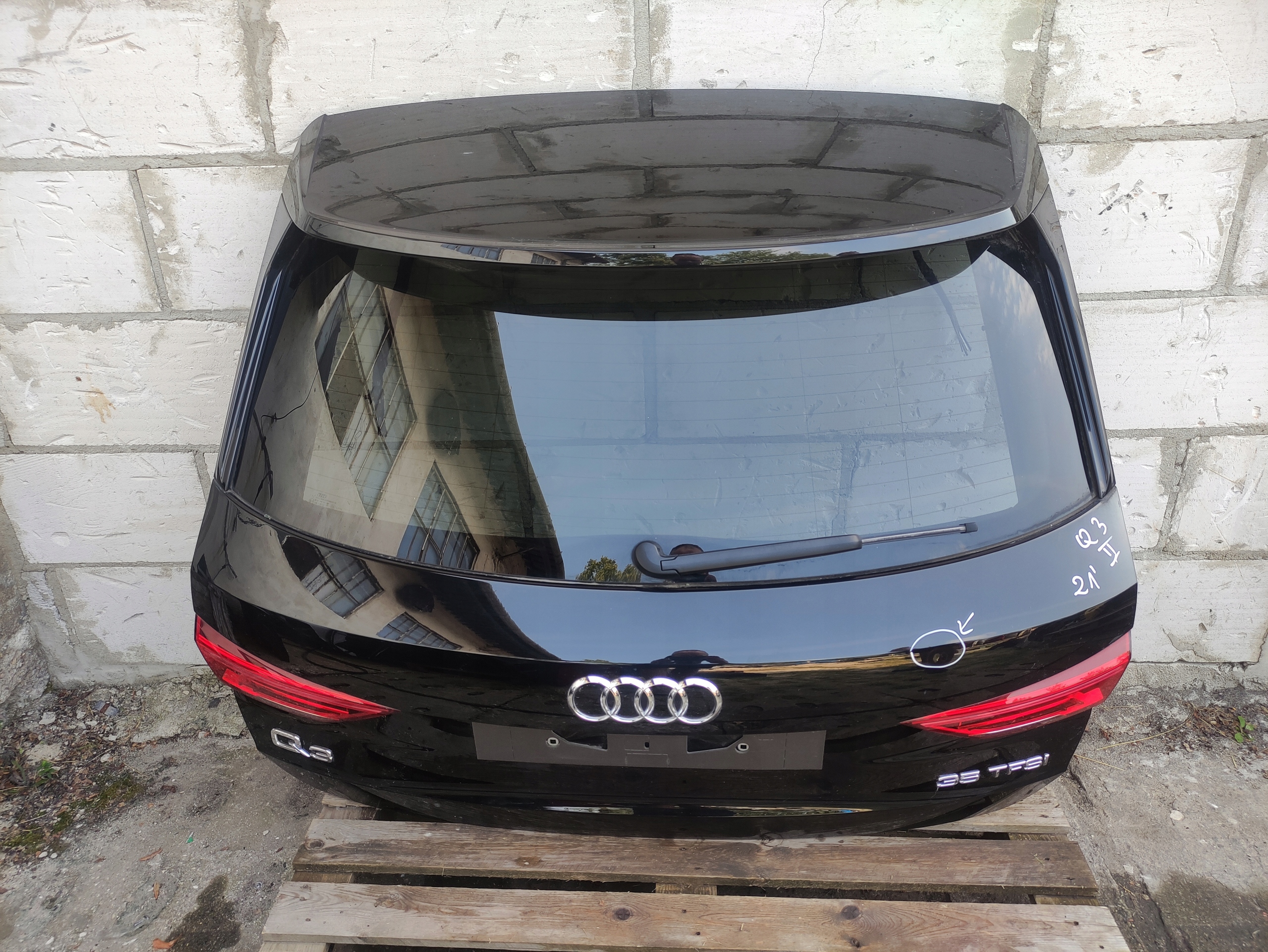 AUDI Q3 II3a КРИШКА ЗАДНЯ ФАРИ 2021 РІК