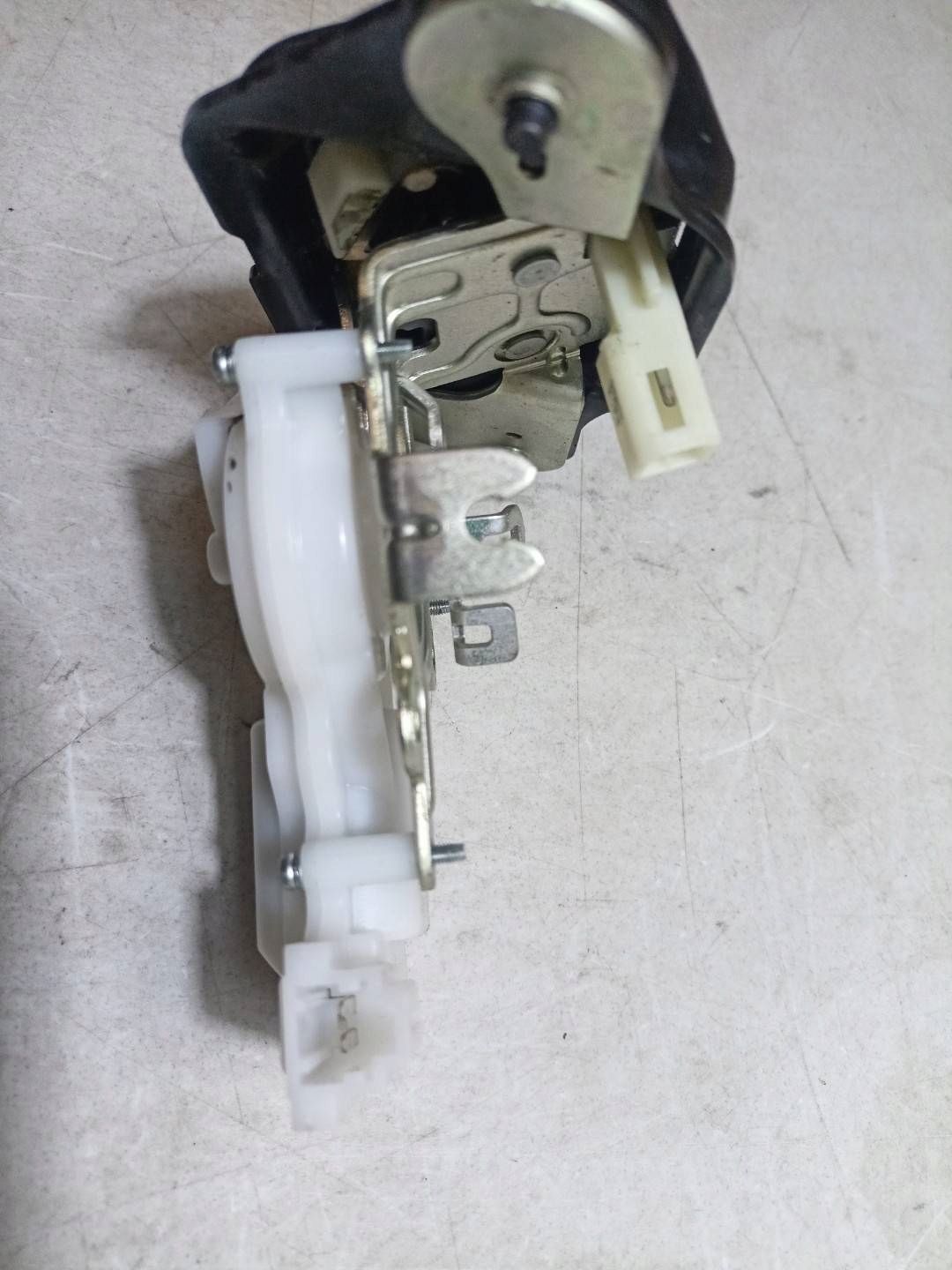 lock bonnet boot Jeep Cherokee 5 2014