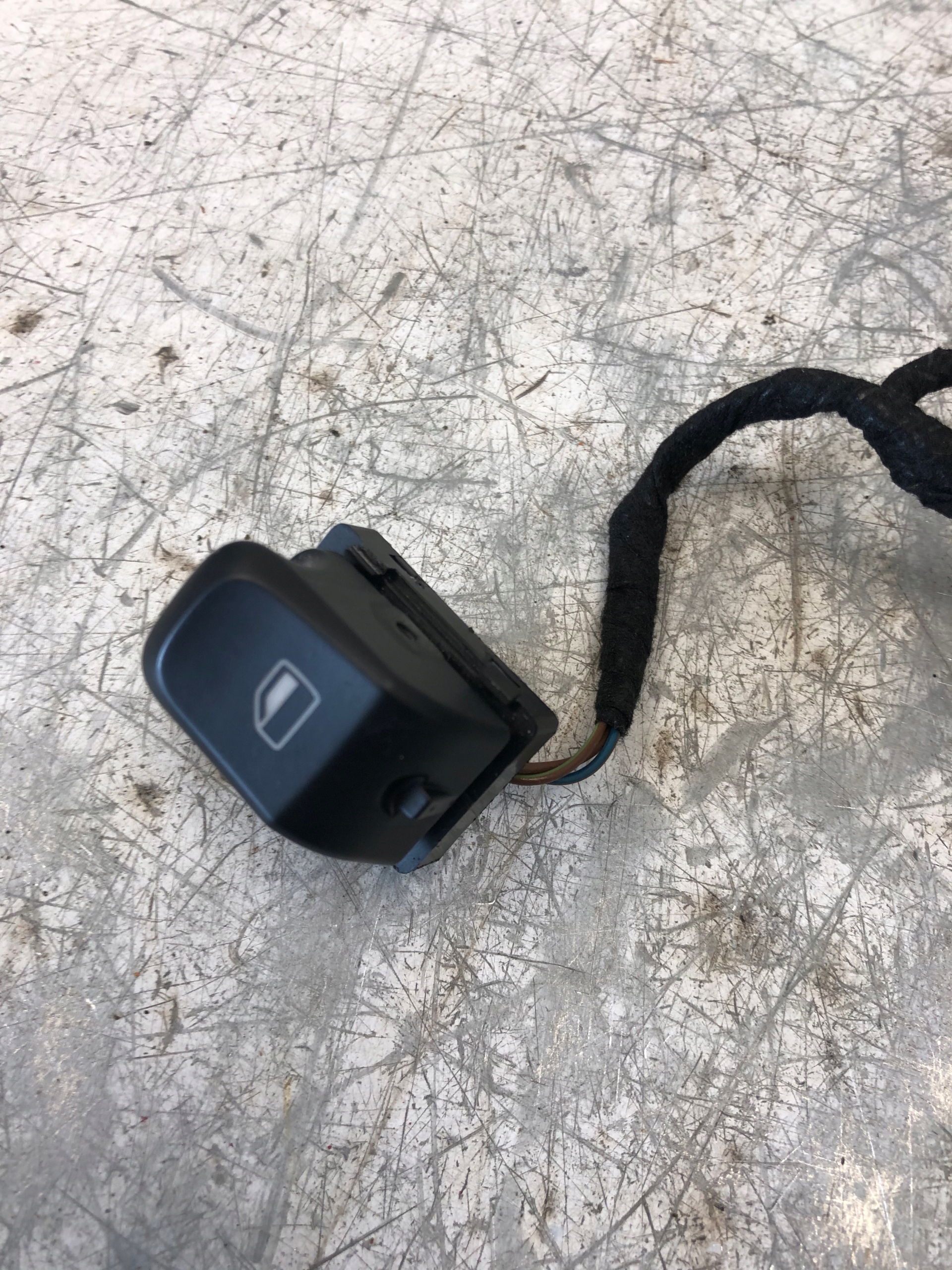 handle button right rear part AUDI A4 B8 8K0836020