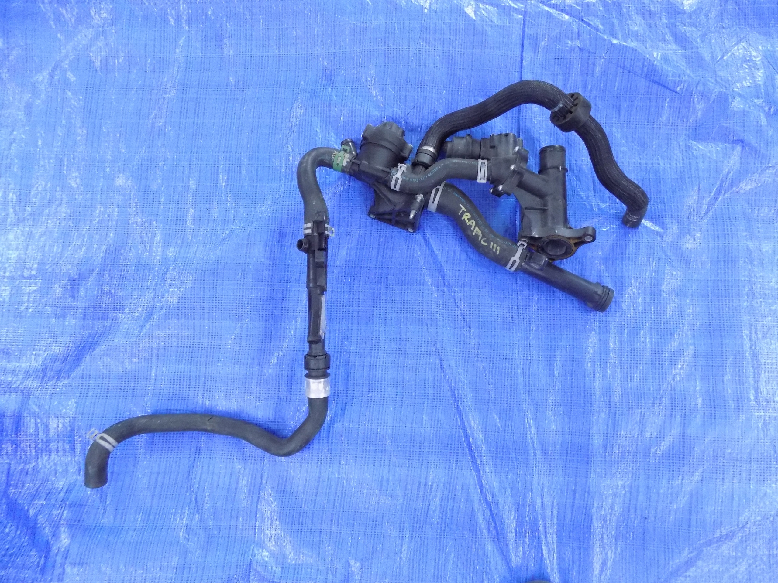 КОРПУС ТЕРМОСТАТА ШЛАНГИ ДЛЯ ВОДЫ TRAFIC III 1,6 DCI