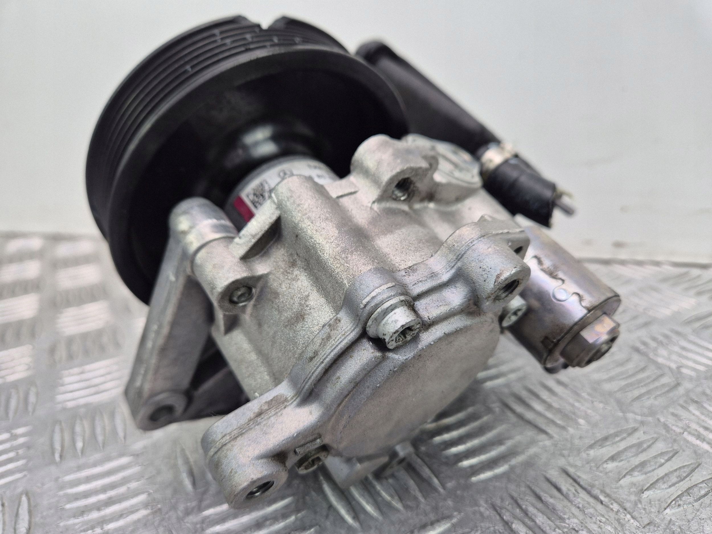 Mercedes C280 W204 servo pump LH2114612