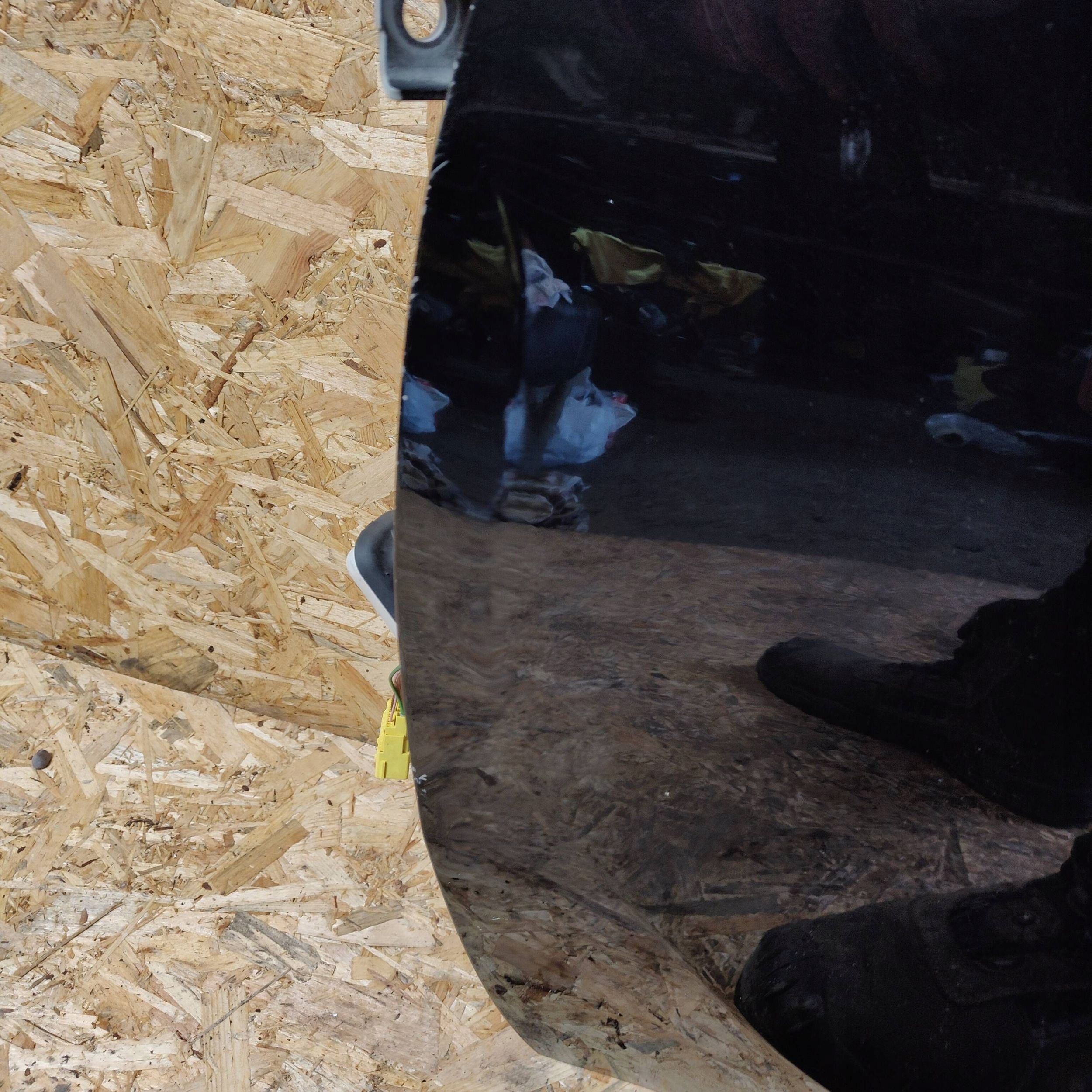 door front front side left Peugeot 208 and