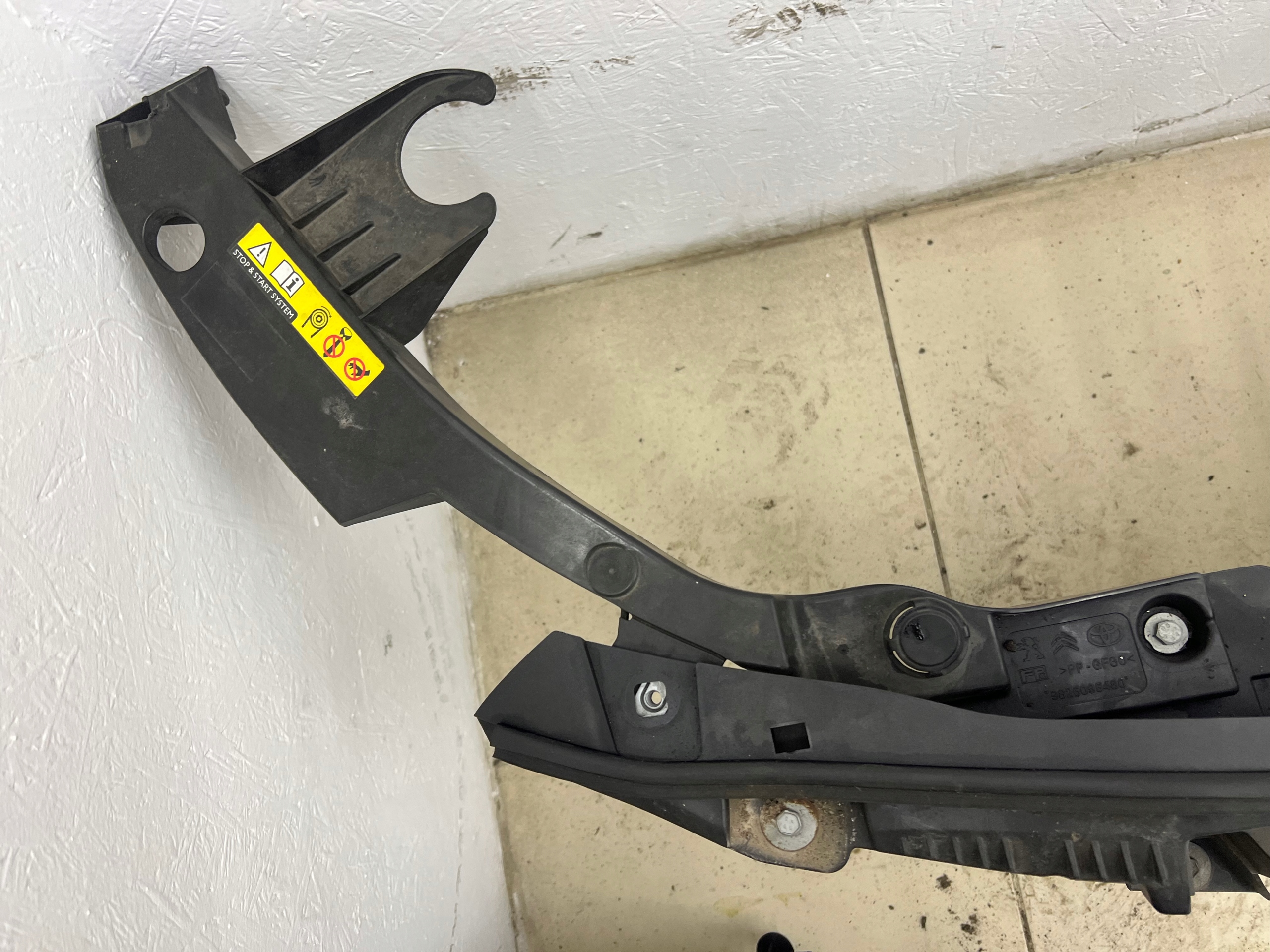 Opel Vivaro C Jumpy III 21R 1.5 BLUEHDI support panel for radiators complete radiator