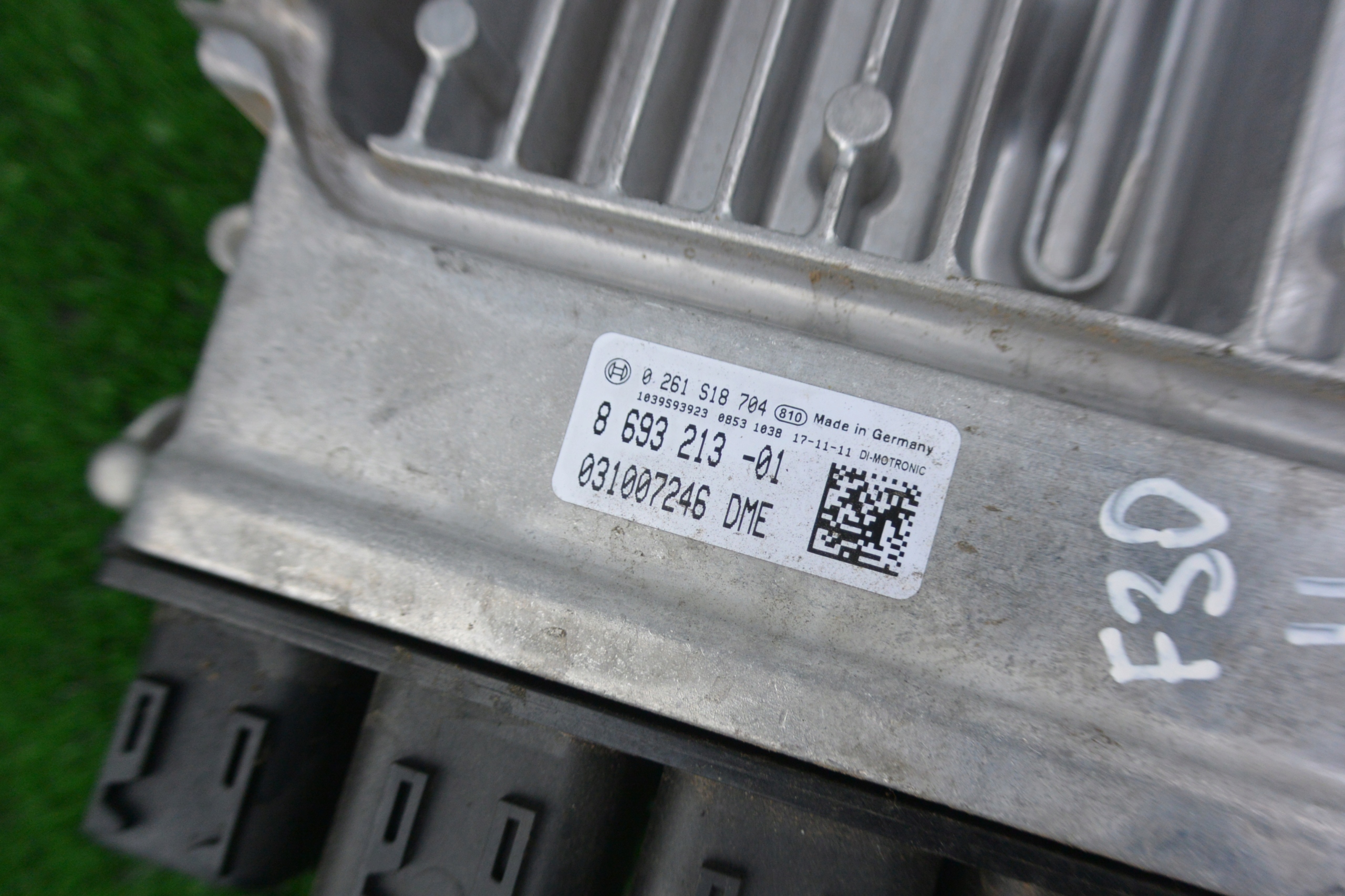 control unit computer of the engine DME B48 2.0I BMW F30 330E hybrid