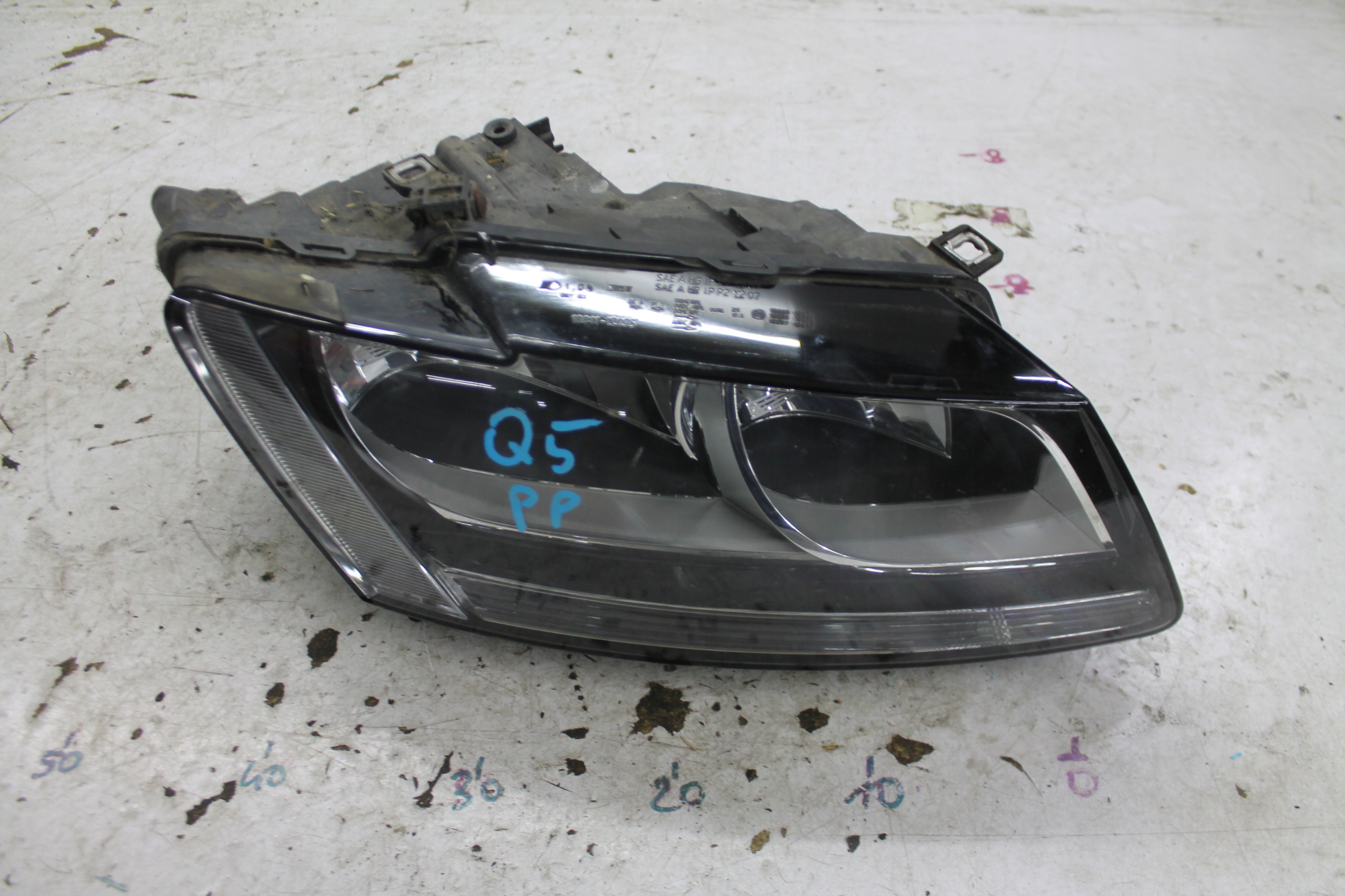 light right front right PRZENIA AUDI Q5 8R 08-12 UK