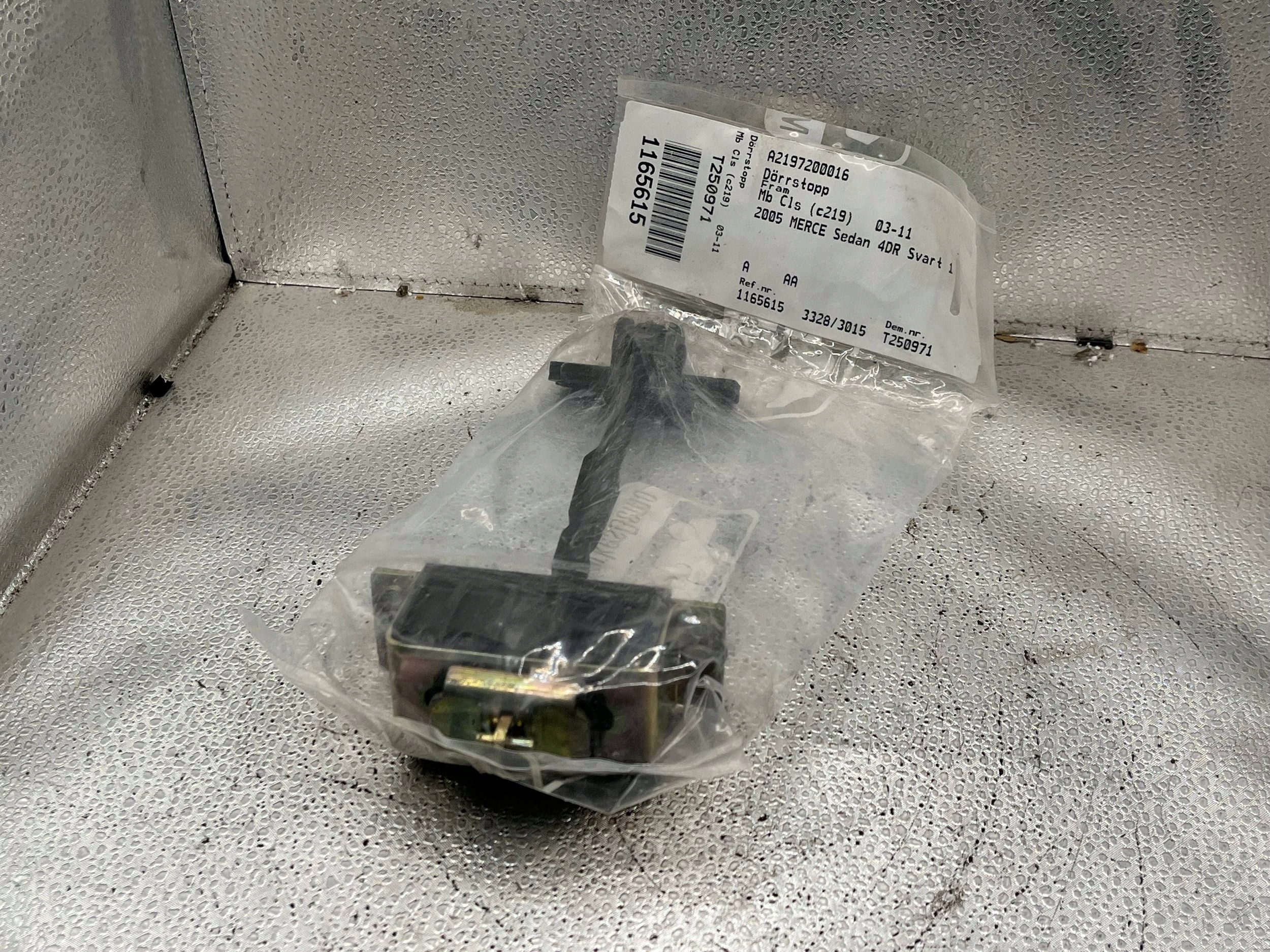 limiter door right front MERCEDES W219 CLS A2197200016 !J