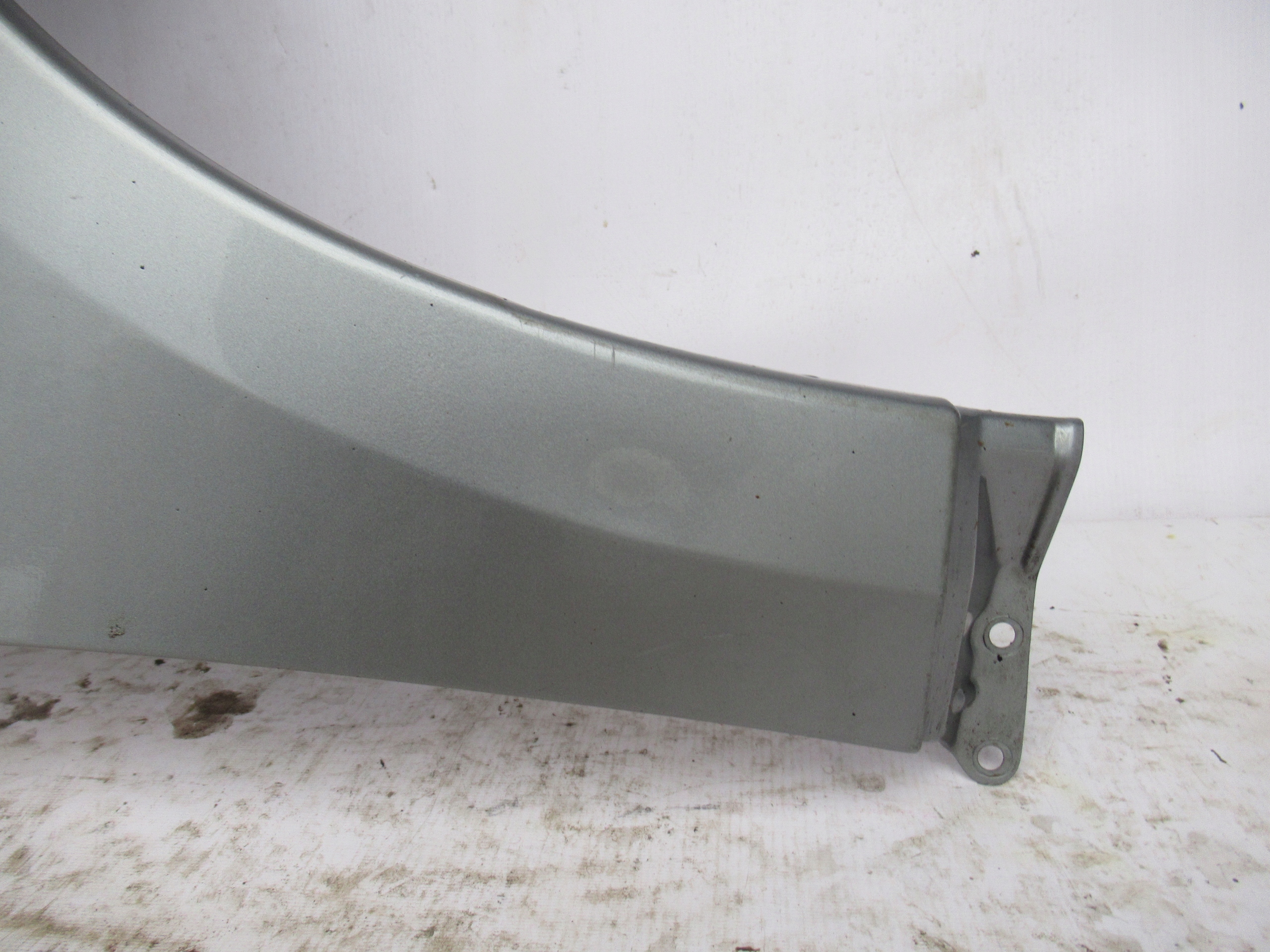 fender front front right SUBARU LEGACY 03