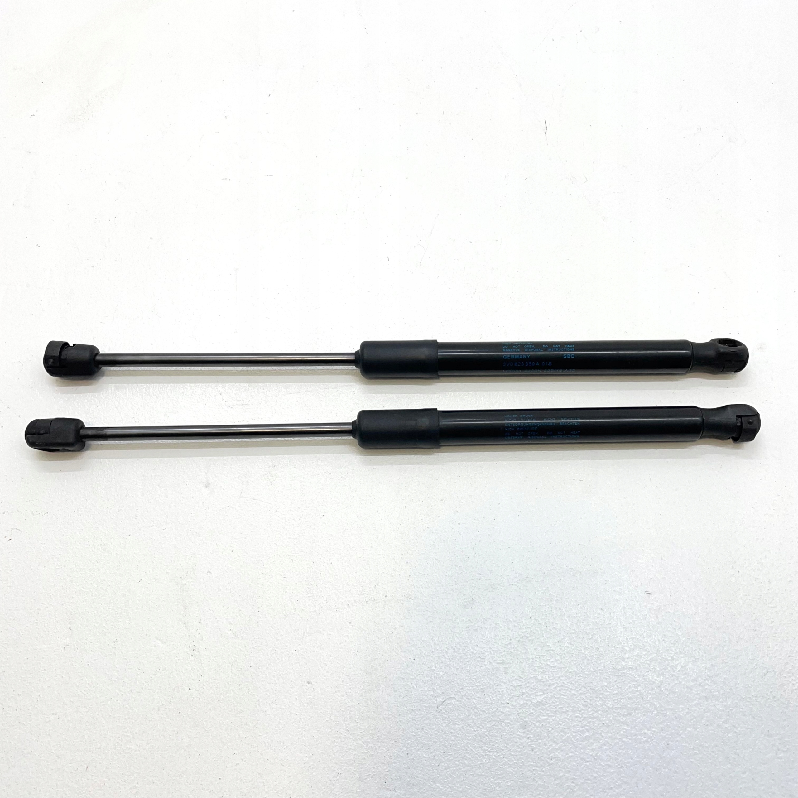 SKODA SUPERB 3 ПРИВІД КАПОТА КОМПЛЕКТ. 3V0823359A