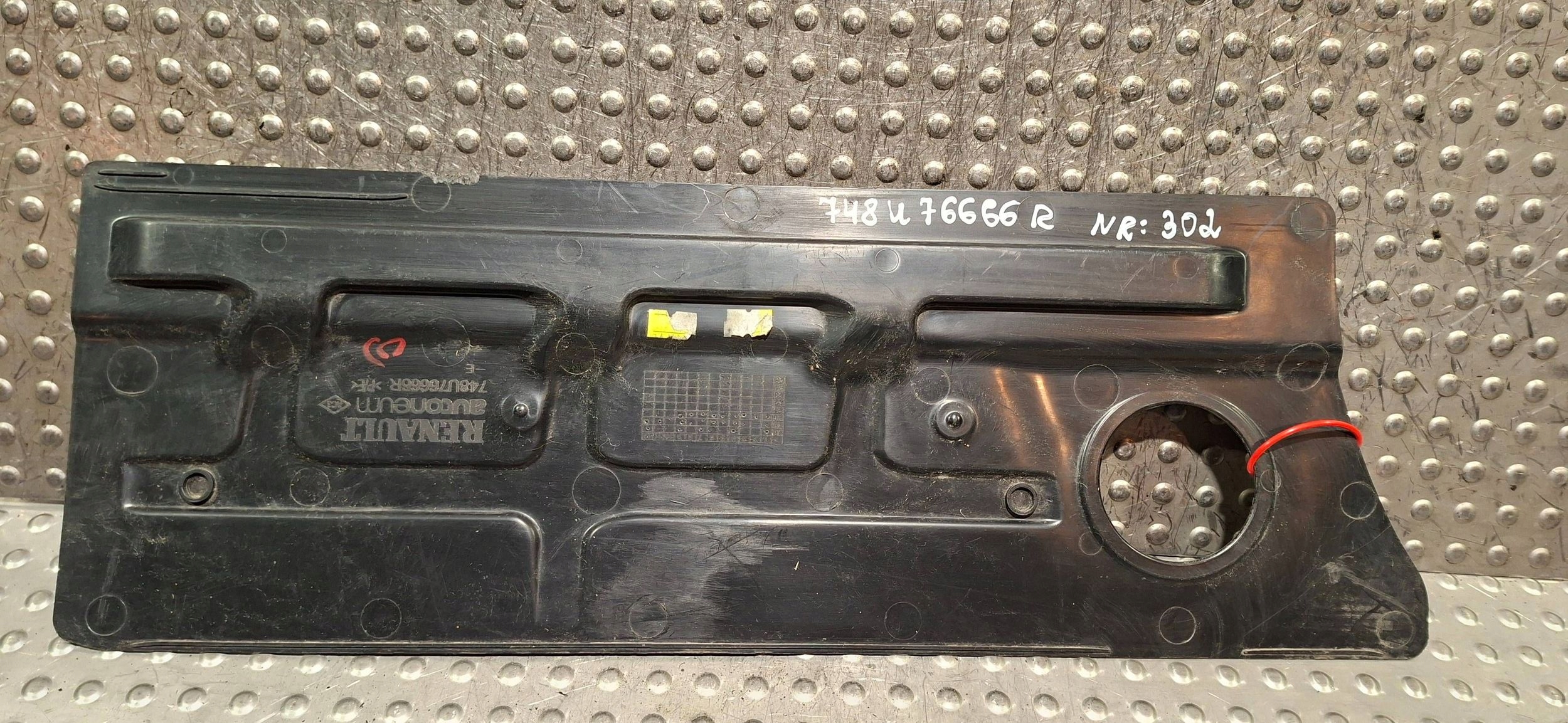 cover chassis left 748U76666R RENAULT CLIO V 2019