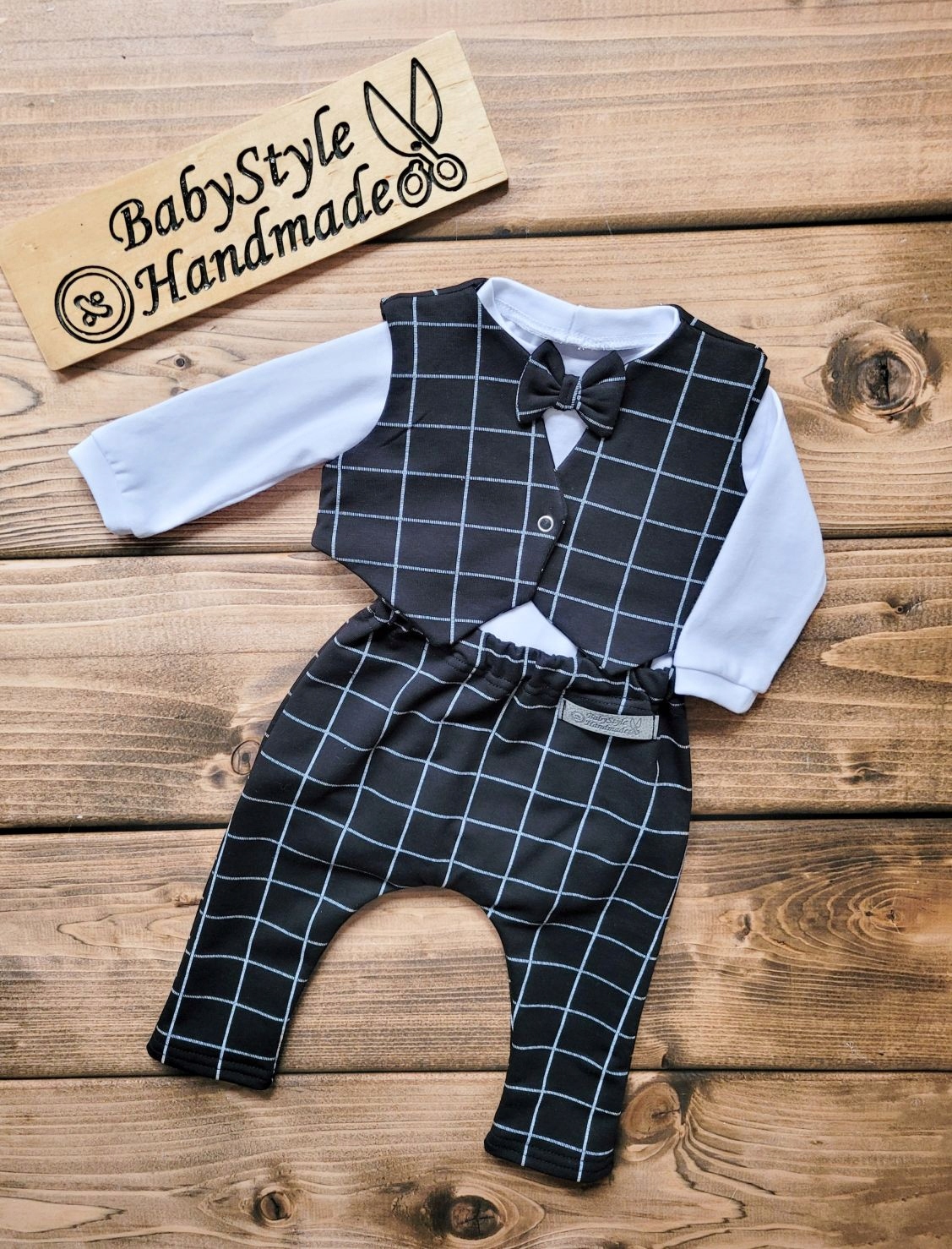 Ubranko na chrzest dla chłopca na roczek urodziny