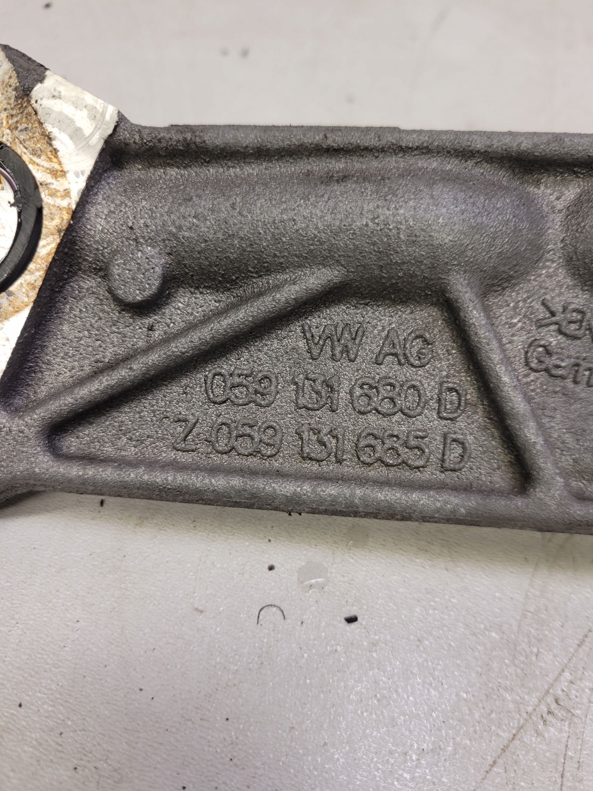 bracket holder EGR AUDI A4 A6 Q7 3.0 059131680D
