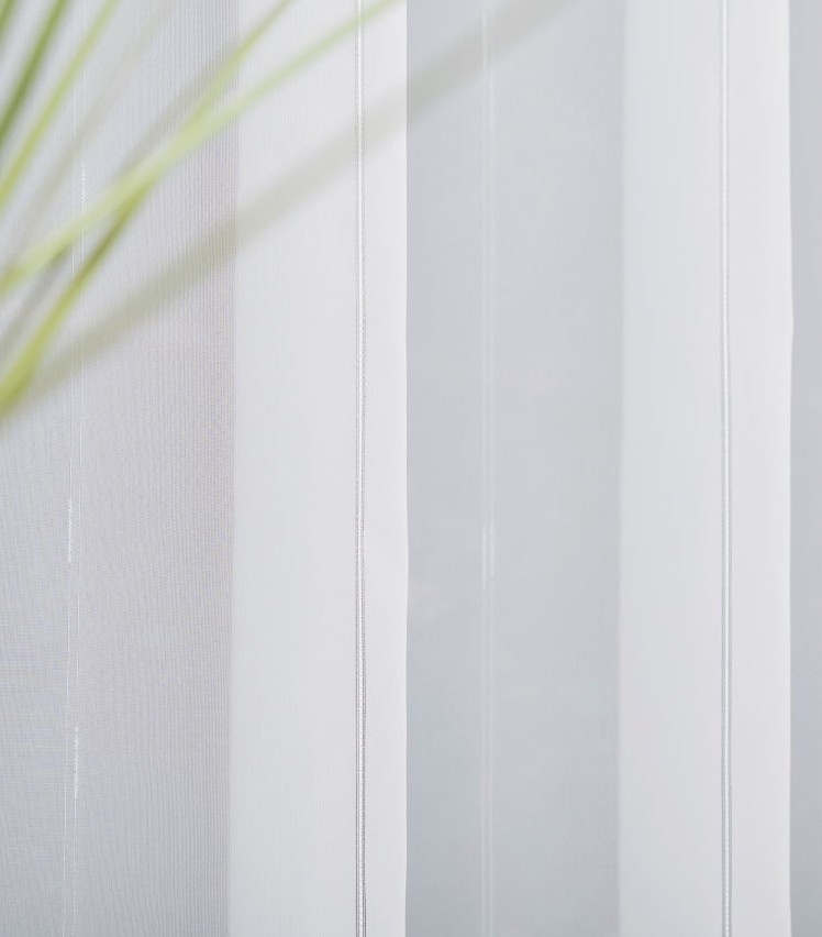 Elegantná záclona s vertikálnym strieborným pásom, hotové závažie, páska 500x260