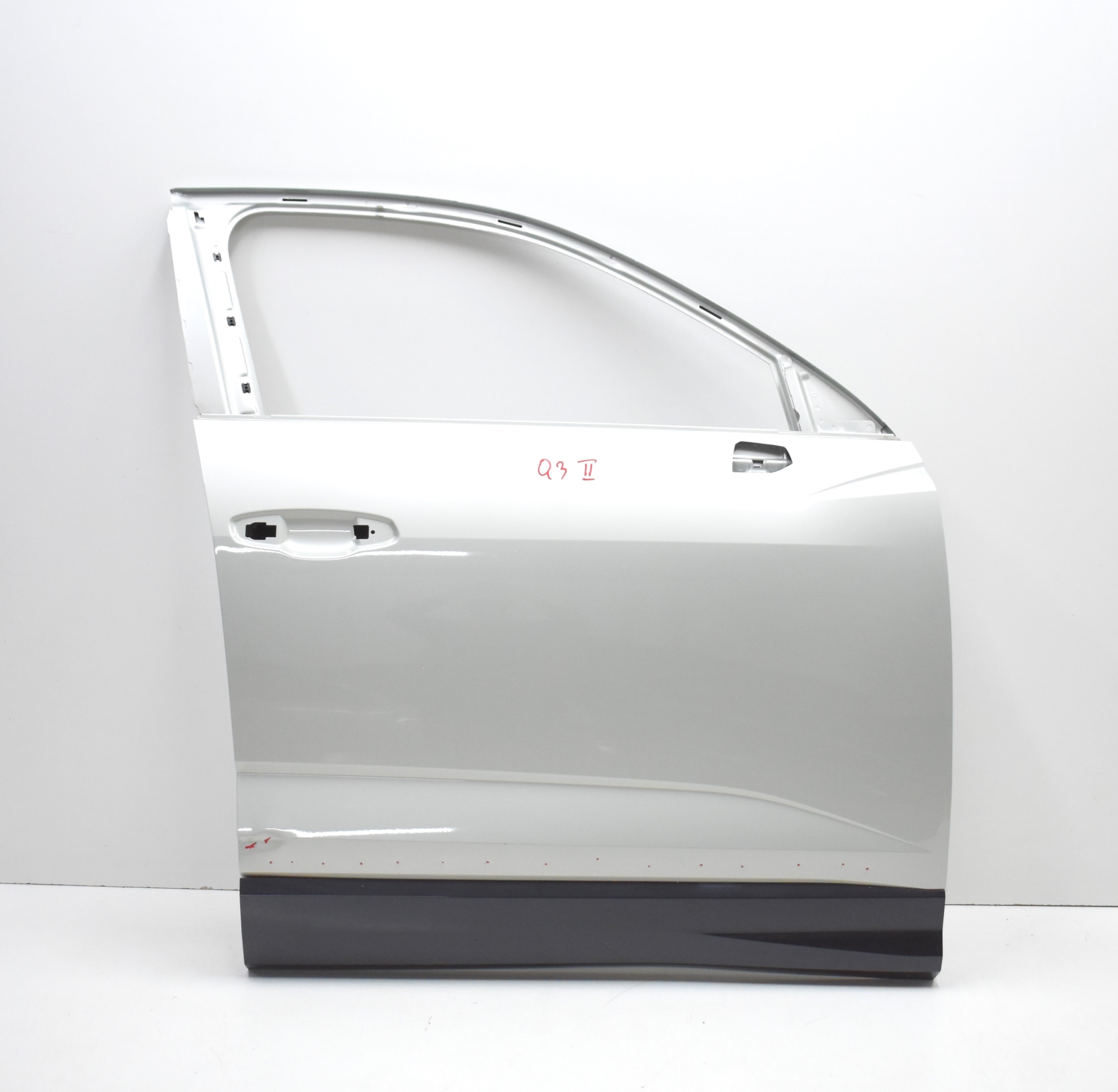 Drzwi przód przednie prawe AUDI Q3 II 2018- 83A