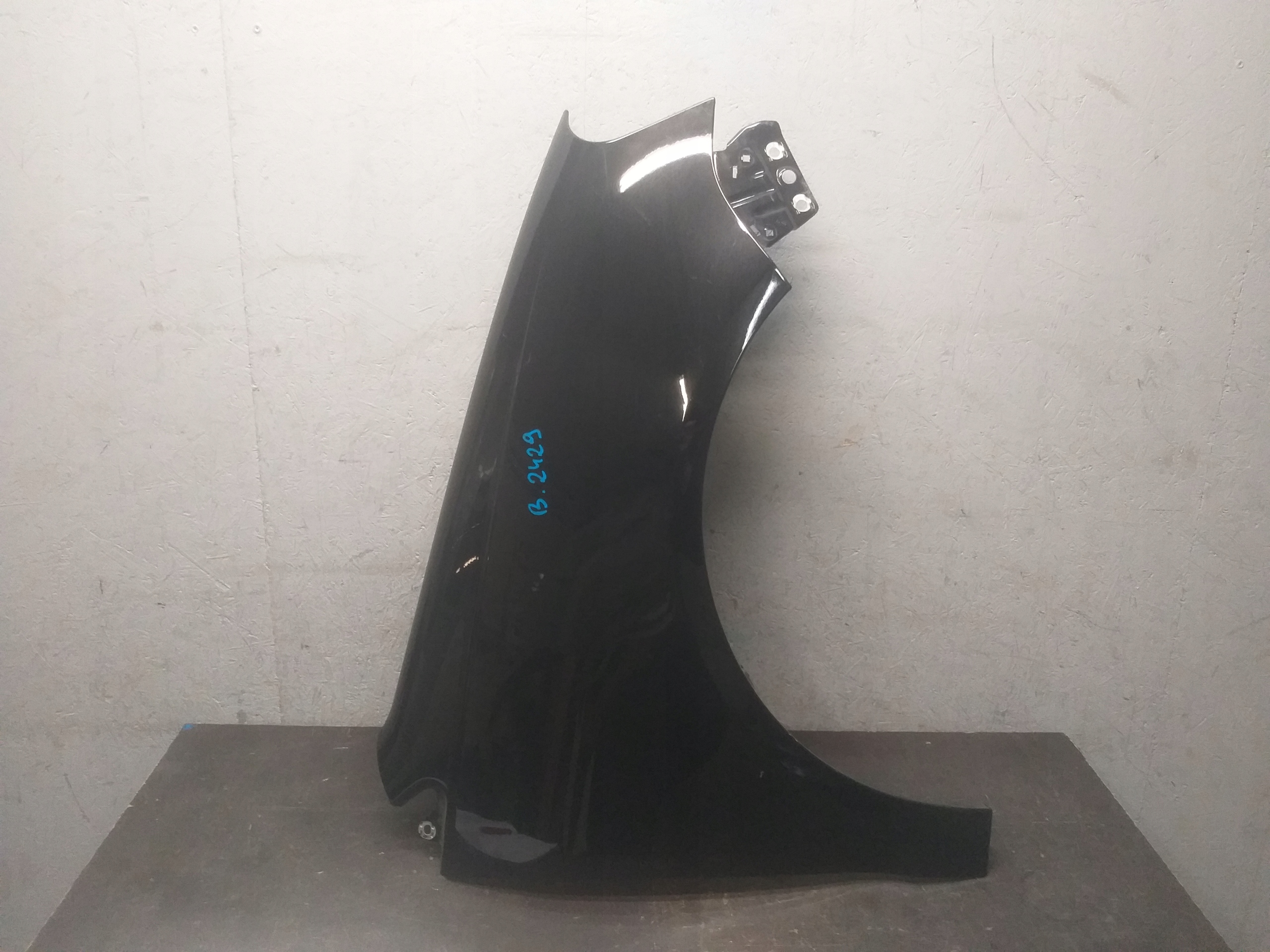 fender front right VW POLO 05-08 6Q0