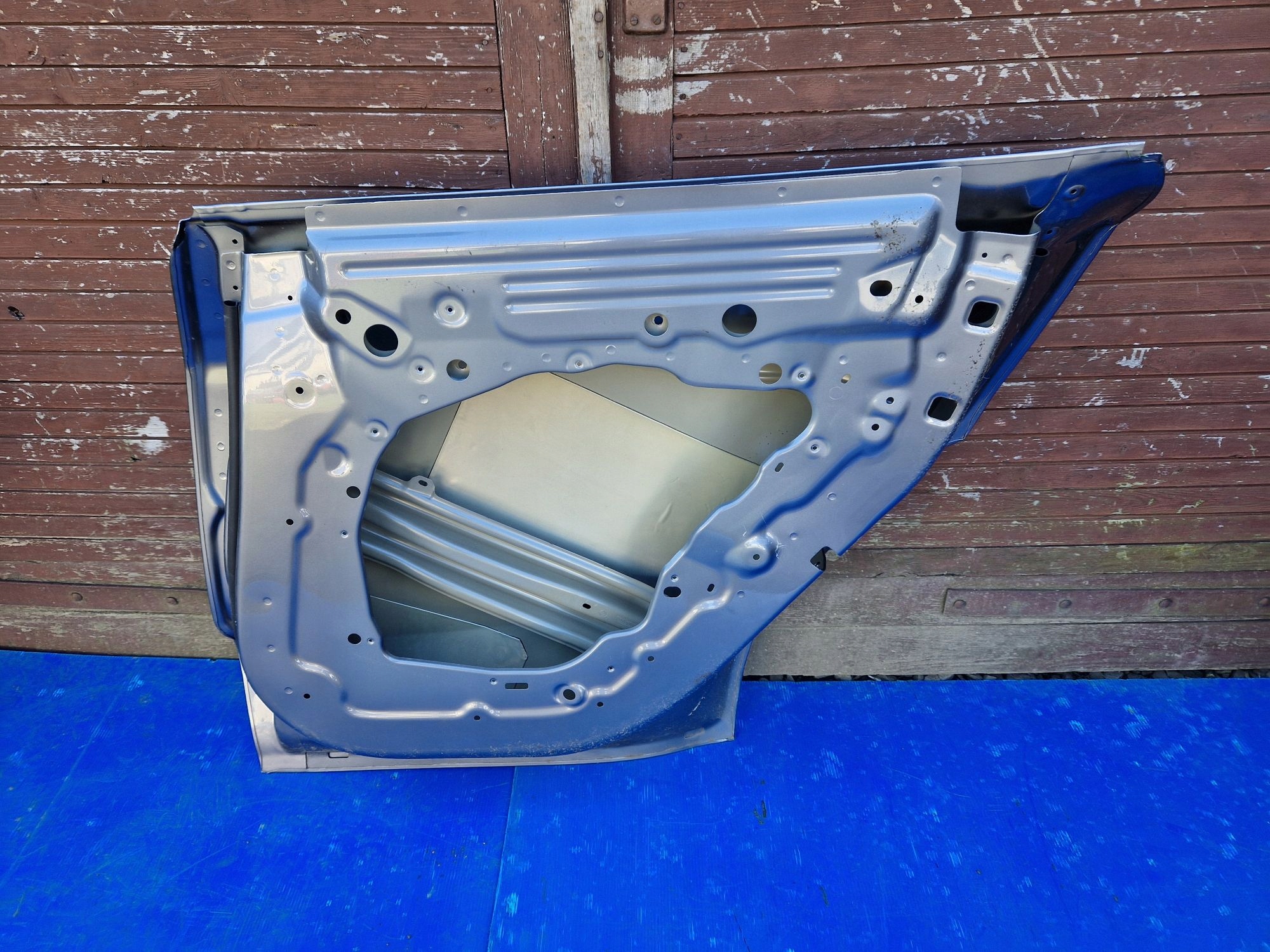 door right rear. TESLA MODEL Y 2020R->