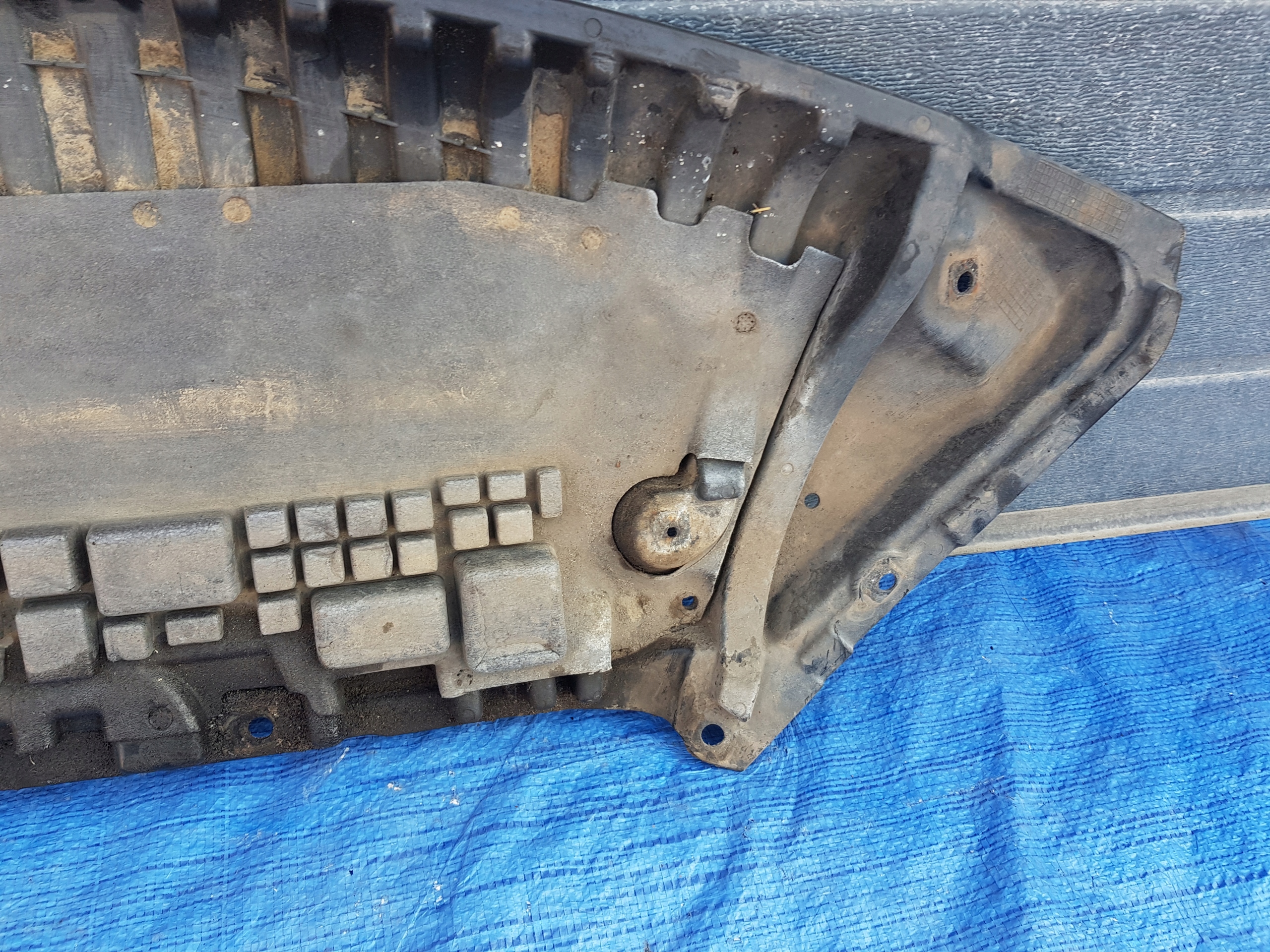 cover cover below engine bumper MERCEDES W207 2075200623