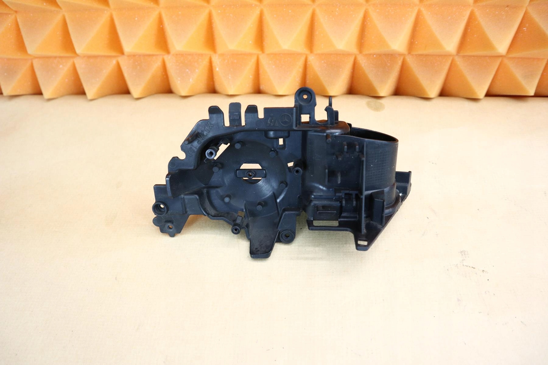 MERCEDES W204 STELAŻ LUSTERKA X024P103