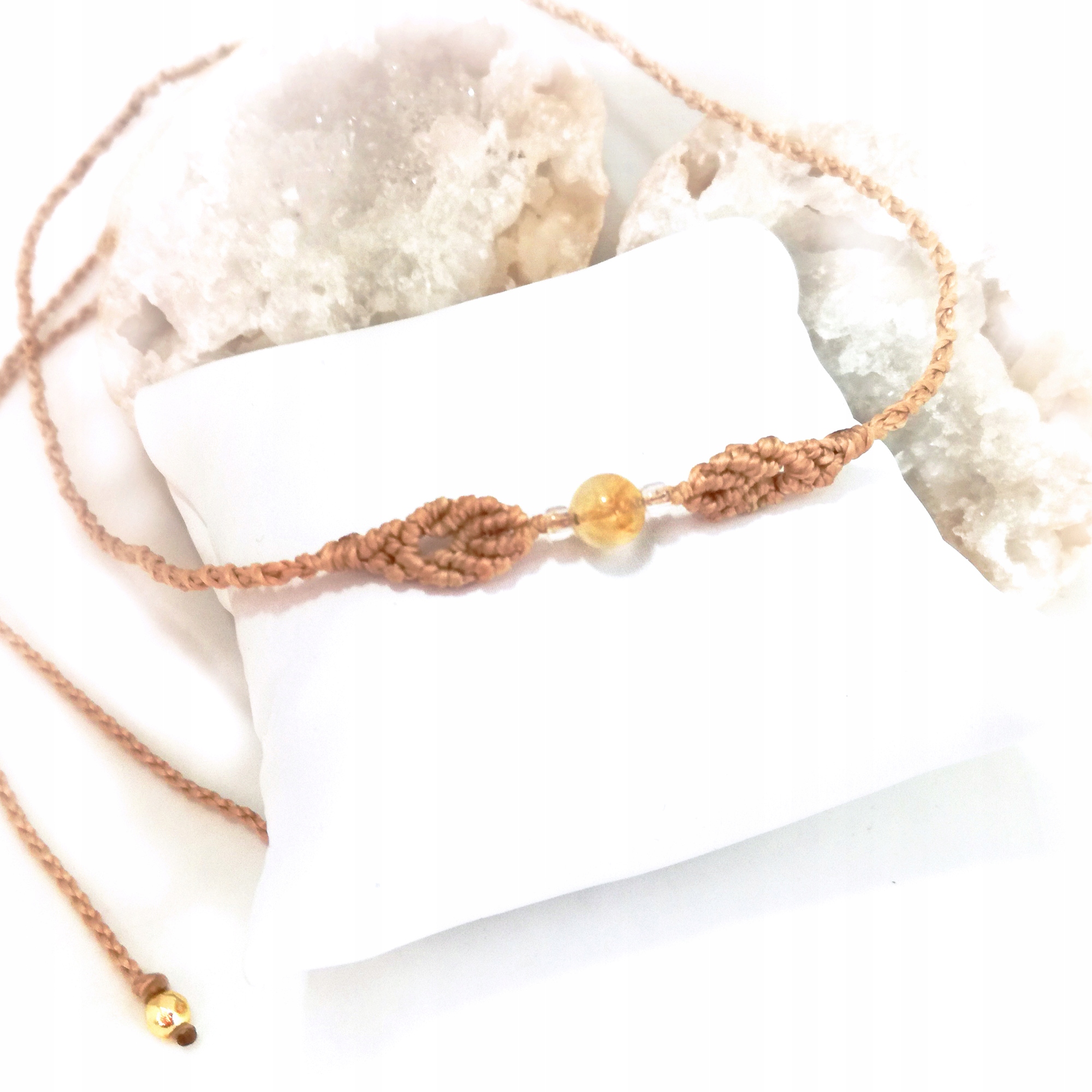 Plnost citronů v makru náhrdelník choker nastavitelný ecru makramé