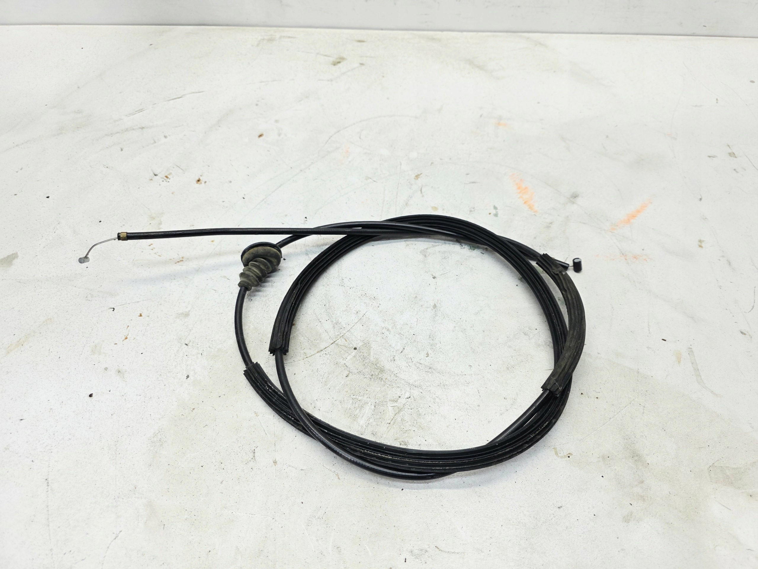 Câble pour l’ouverture du capot AUDI A3 8V 8V1823535