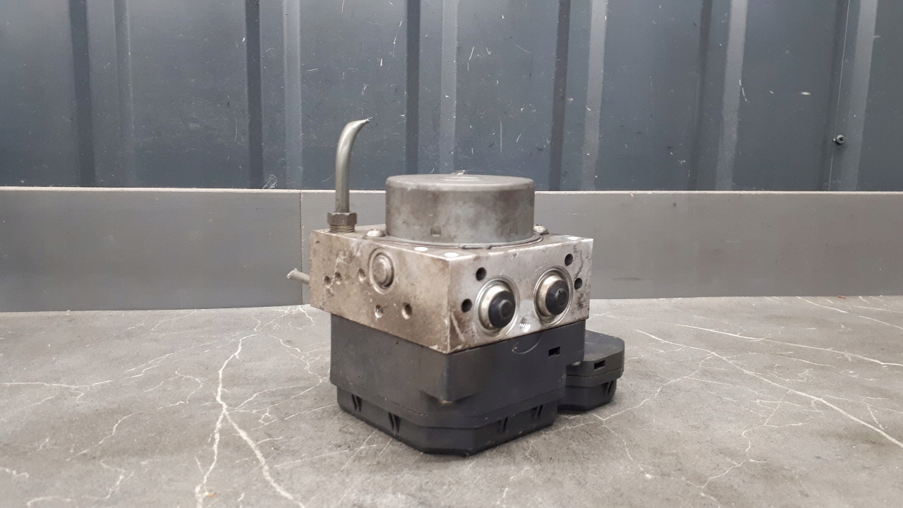 44540-74022 насос abs TOYOTA IQ