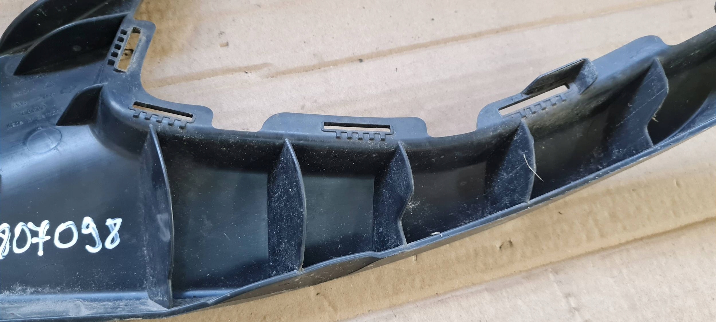 A6 C8 4K bumper bracket holder right front 4K0807098