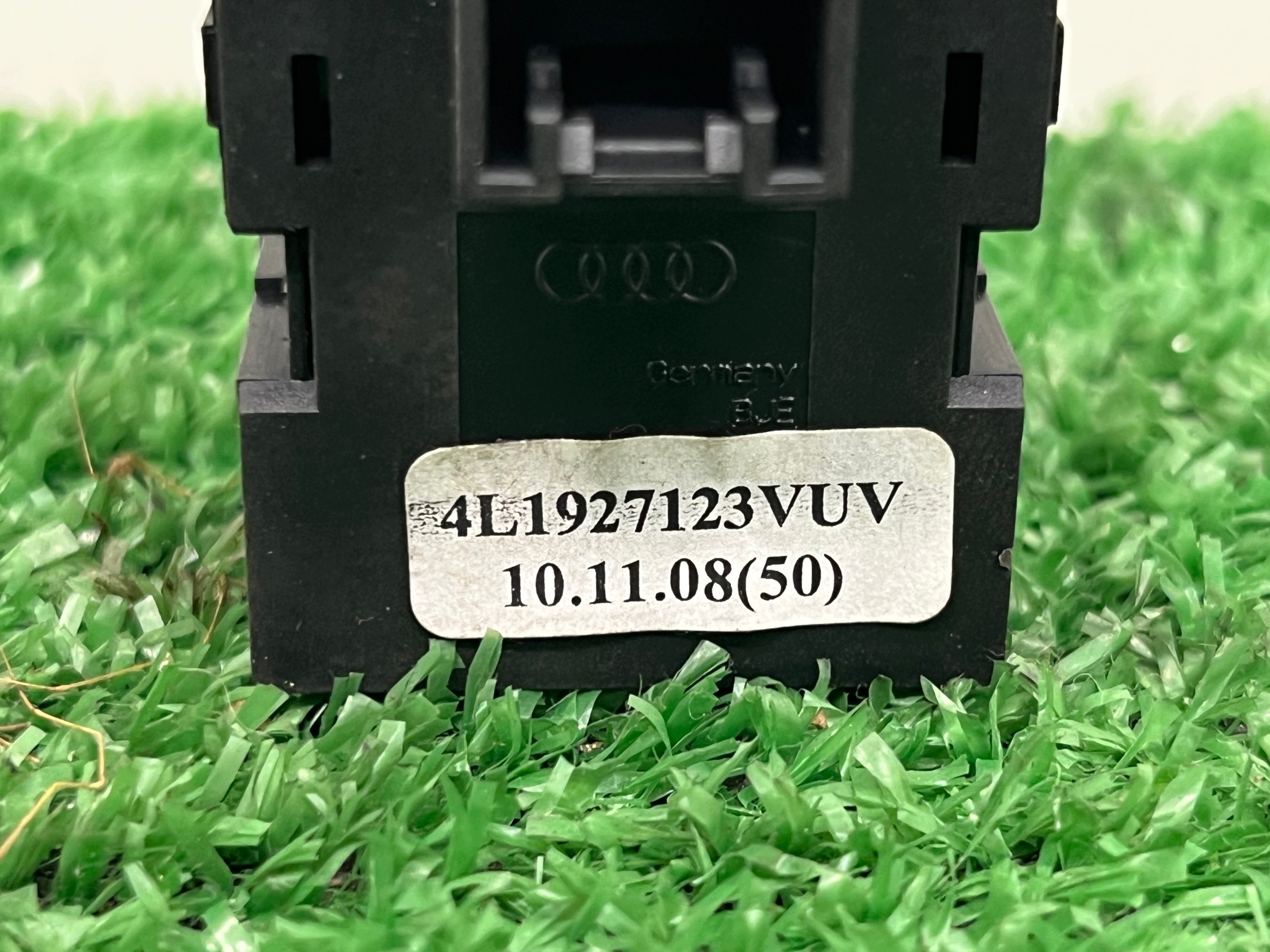 Bouton TEMPOMATU AUDI A6-C6 4L927123VUV