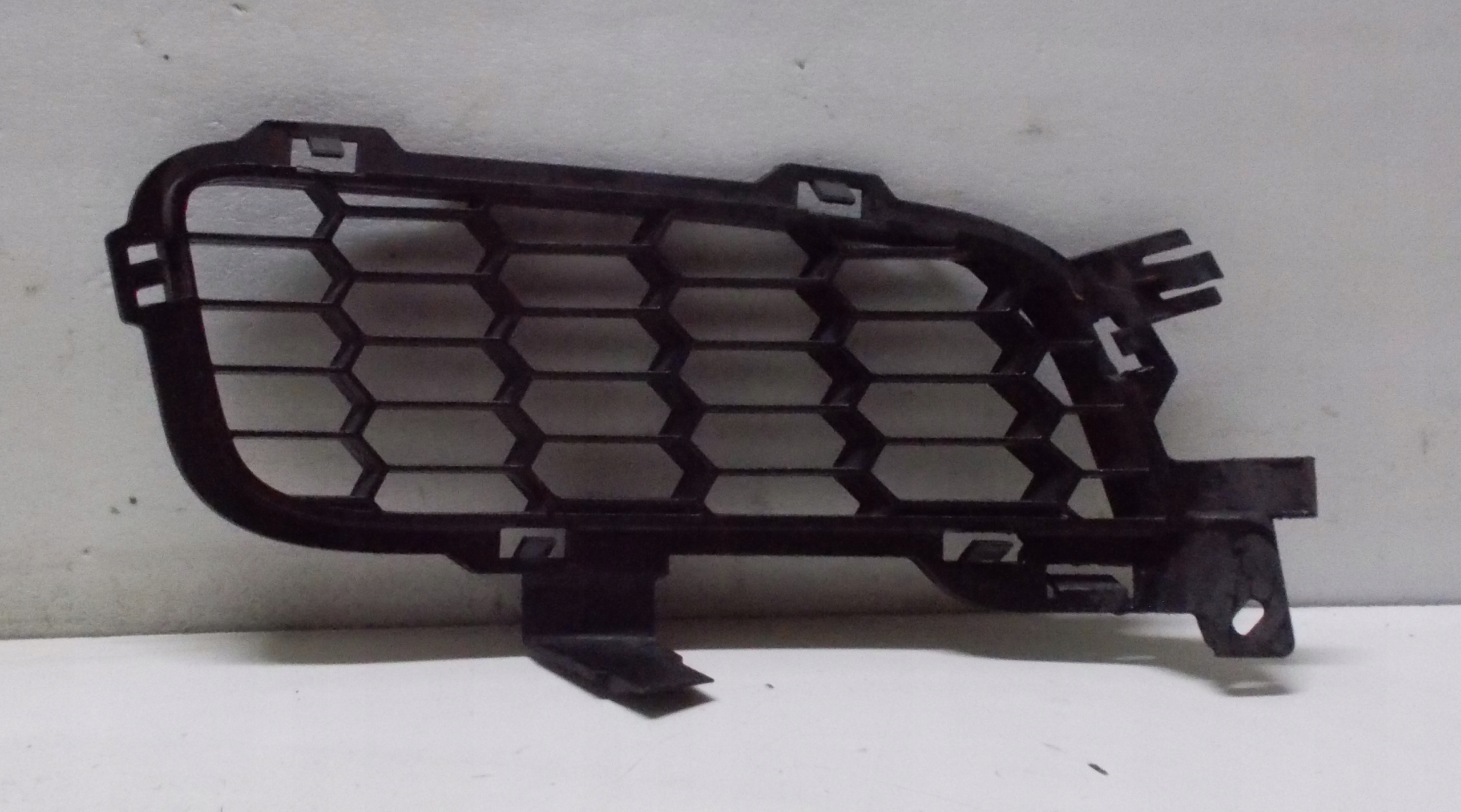 RENAULT LATITUDE 3.0 DCI 12R grid of a bumper left front 260941678R