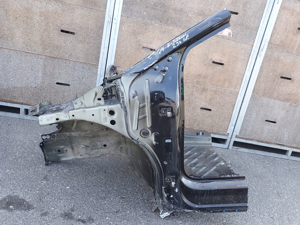 ЧЕТВЕРТИНА ЛОНЖЕРОН ПОРІГ ЛІВИЙ ПЕРЕД AUDI Q4 Е-ТРОН3r