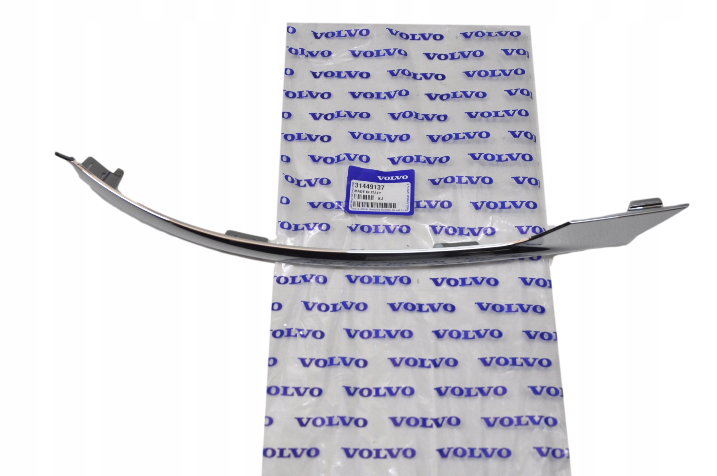 VOLVO XC60 II tylna lewa listwa zderzaka chrom OE Stan opakowania oryginalne