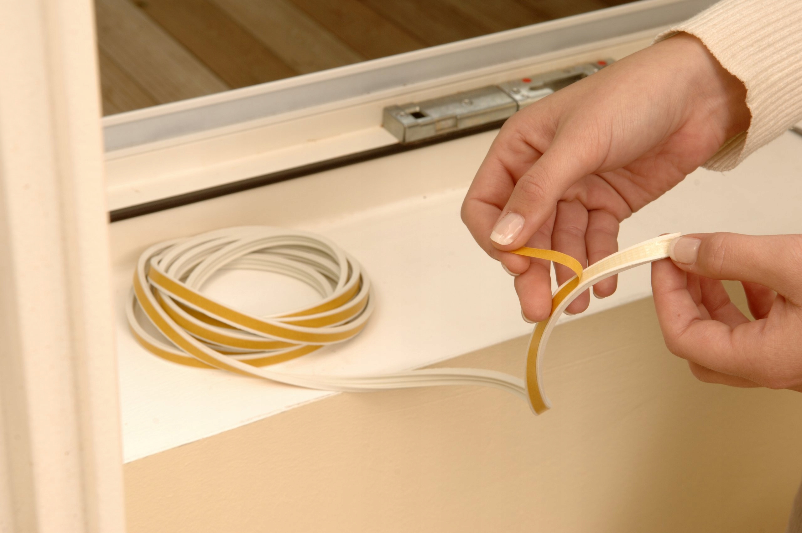 Uszczelka samoprzylepna do okien pcv tesa E 25m Szerokość produktu 23 cm