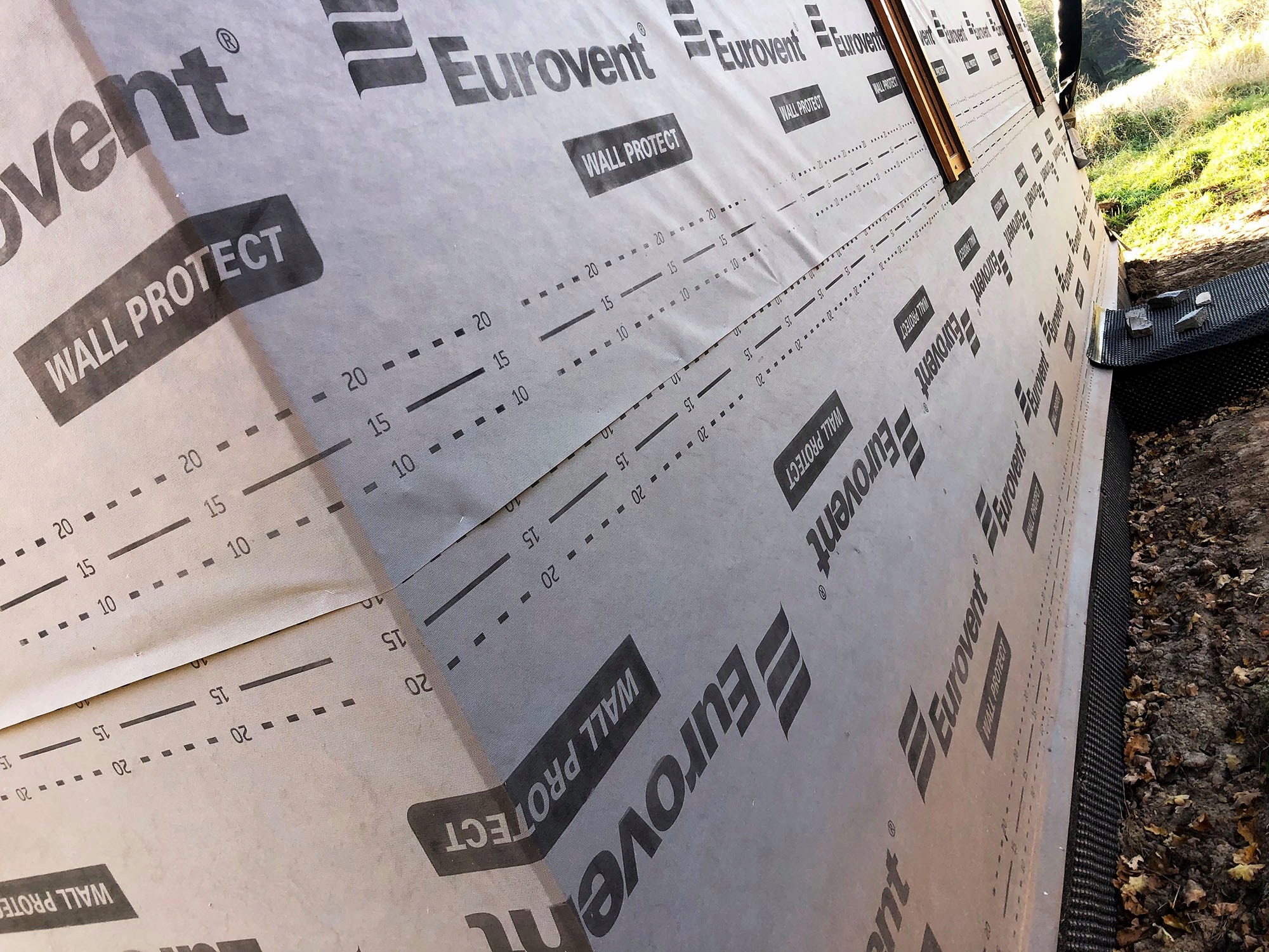 FOLIA WIATROIZOLACYJNA WIATROIZOLACJA MEMBRANA NA ŚCIANY WALL PROTECT 100g Marka Eurovent