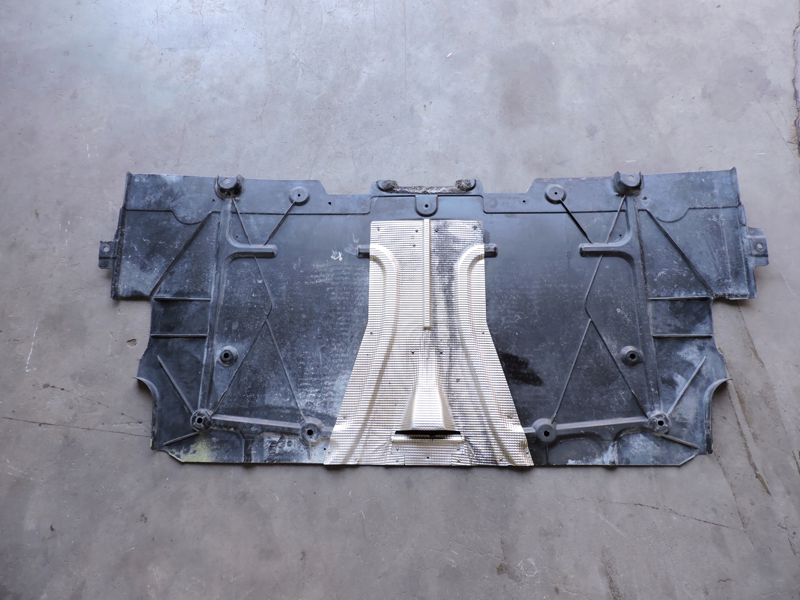 OSŁONA SILNIKA MASERATI GRANTURISMO M189 670158806