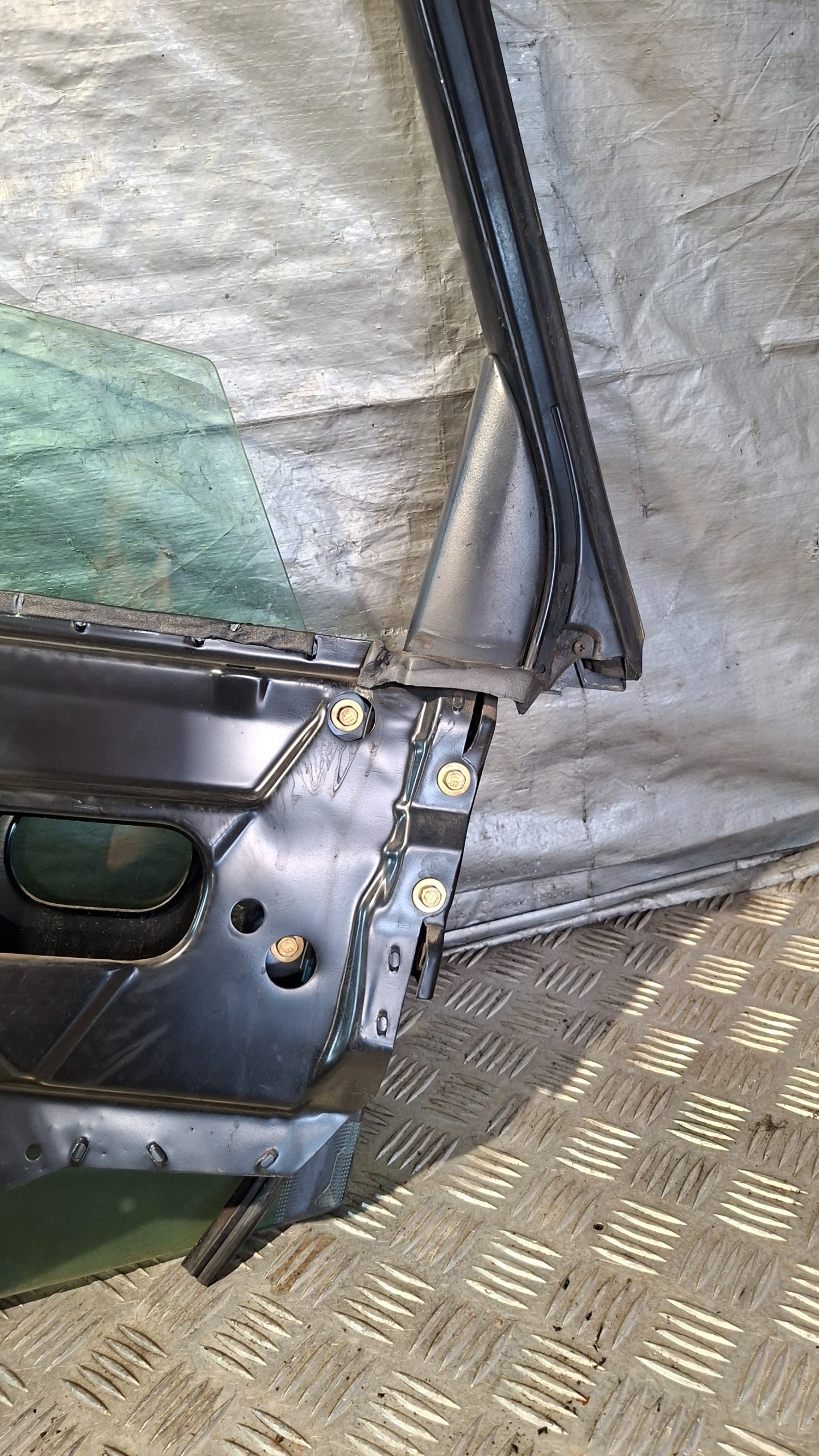 window regulator right rear part AUDI 80 B4