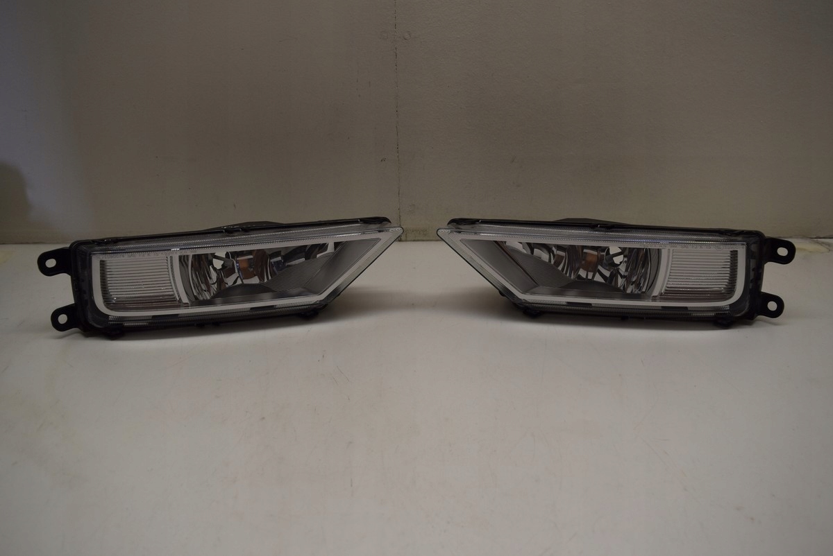 VW TIGUAN 5NA 2015-ГАЛОГЕН ЛІВИЙ ПРАВИЙ КОМПЛЕКТ