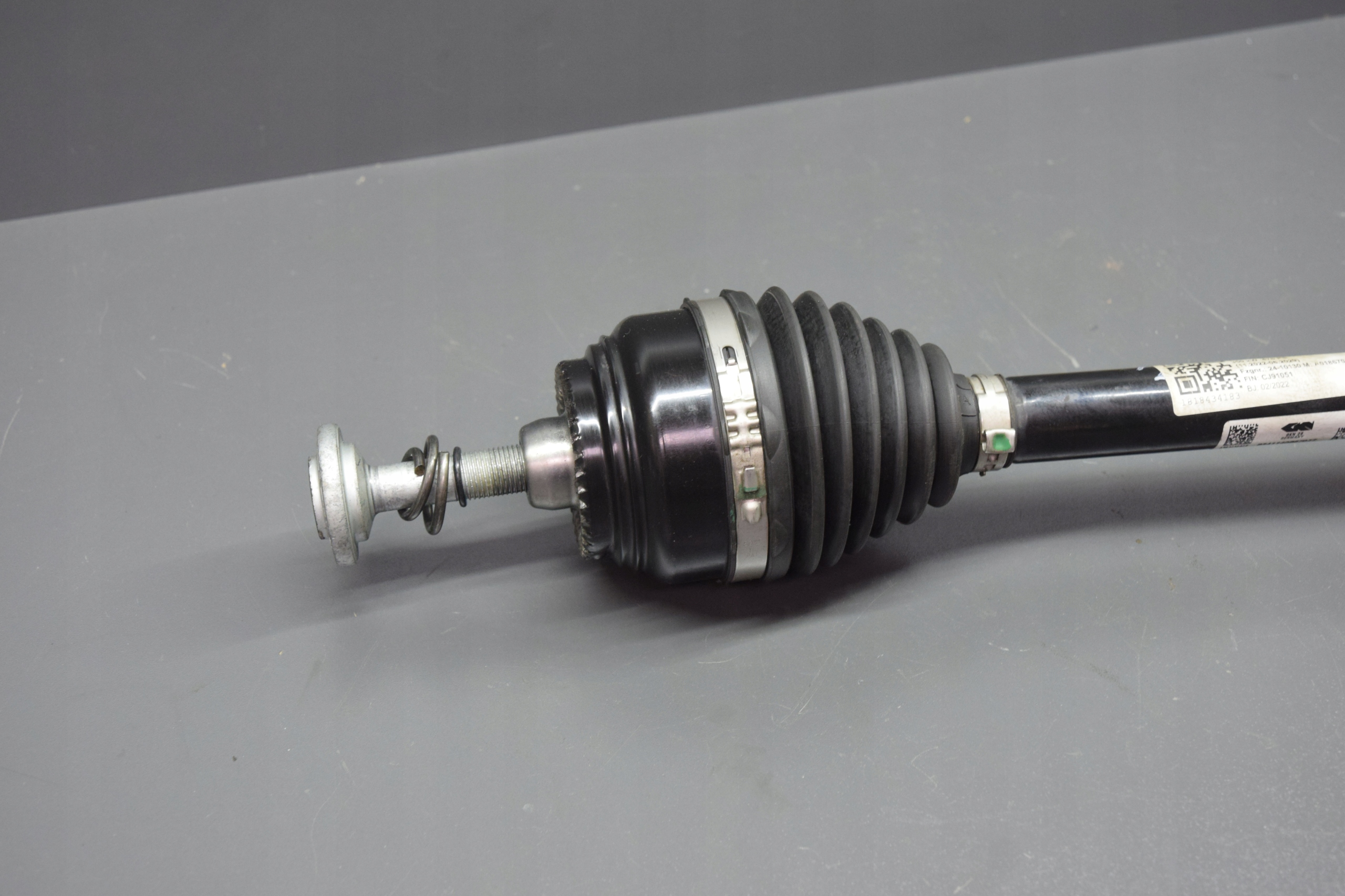 semi-axis left front BMW 7 G70 5A61125