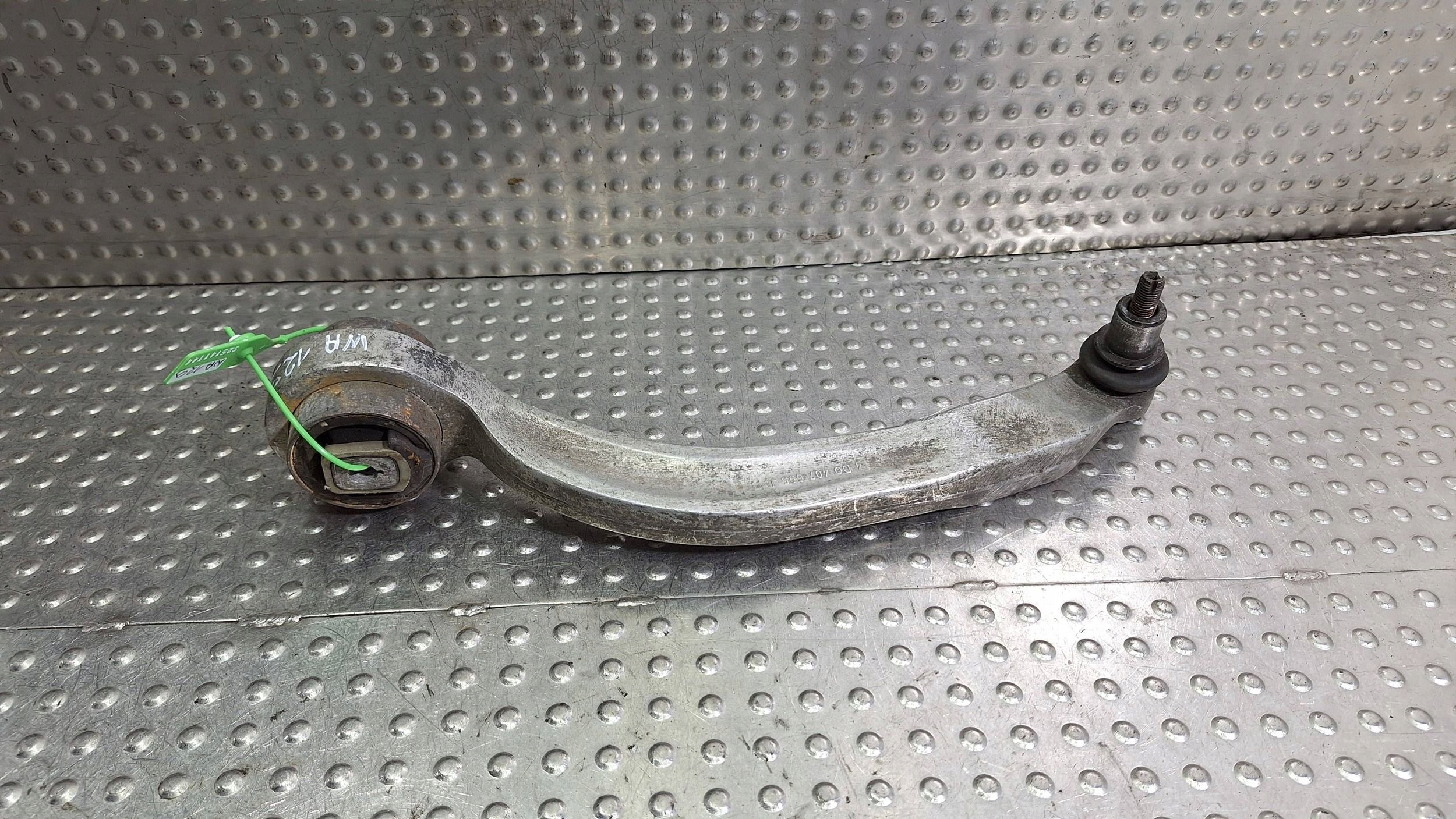 arm left front lower BANAN 4D0407695J VW PASSAT B5 AUDI A4 B5 A8 D2