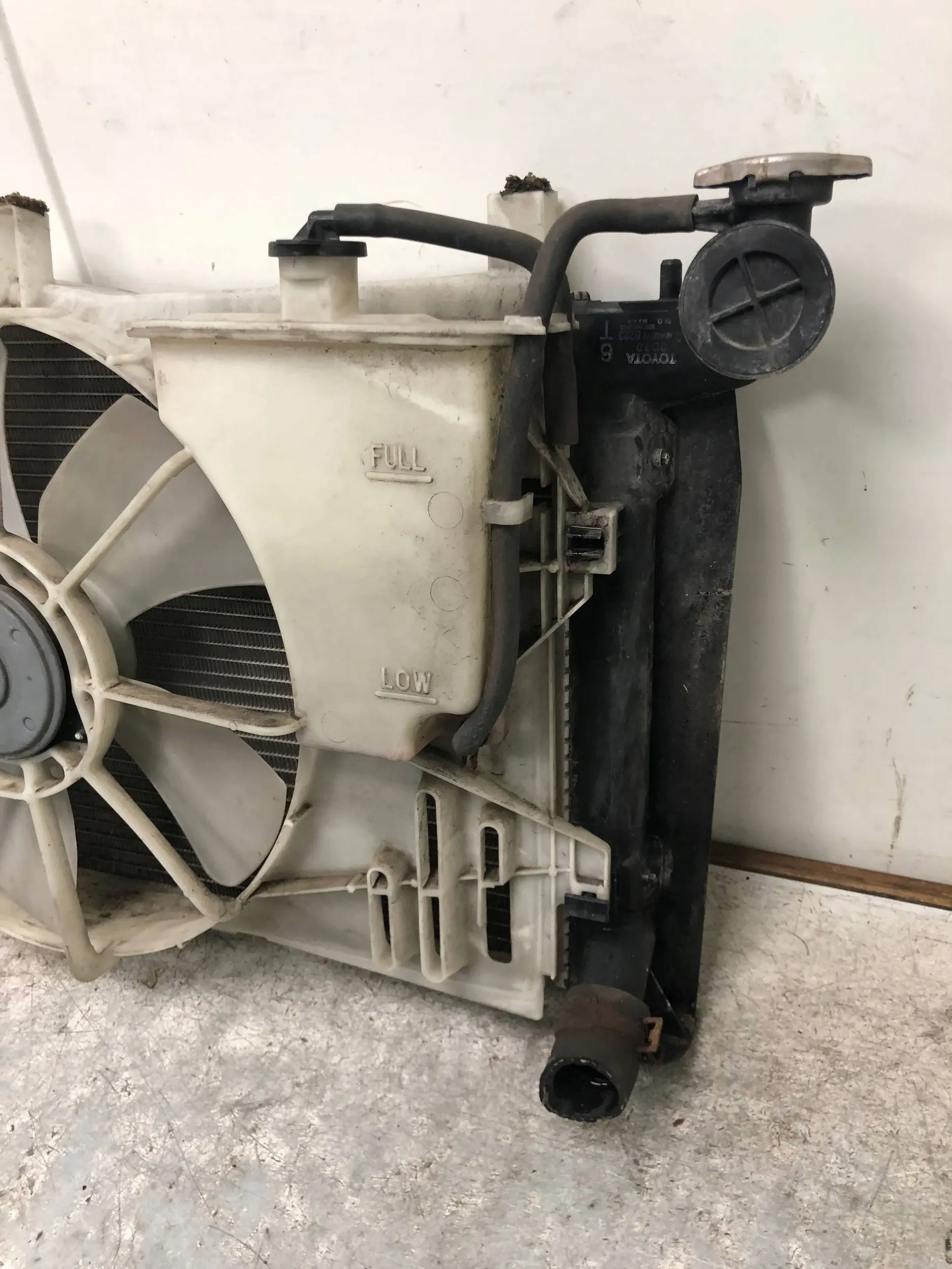chladič ventilátor TOYOTA COROLLA E12 MN4221726223