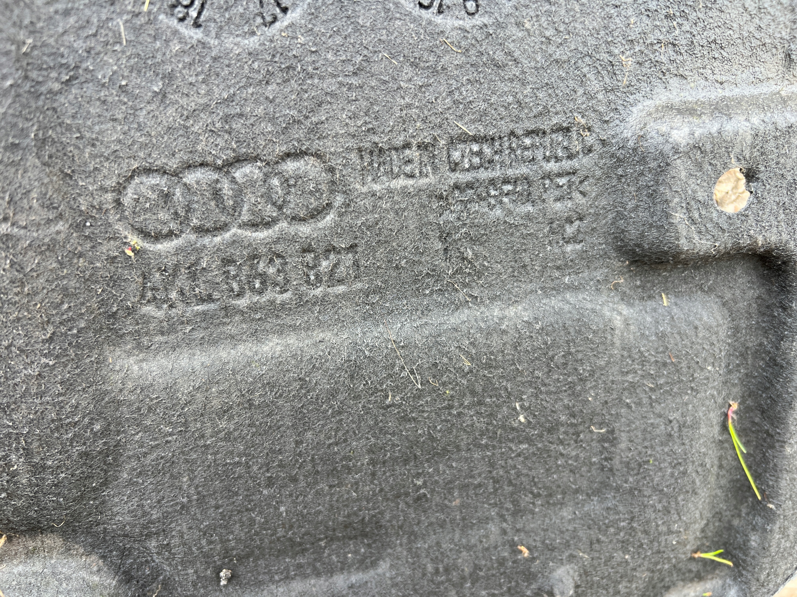 cover below engine AUDI E-TRON 4KL863821