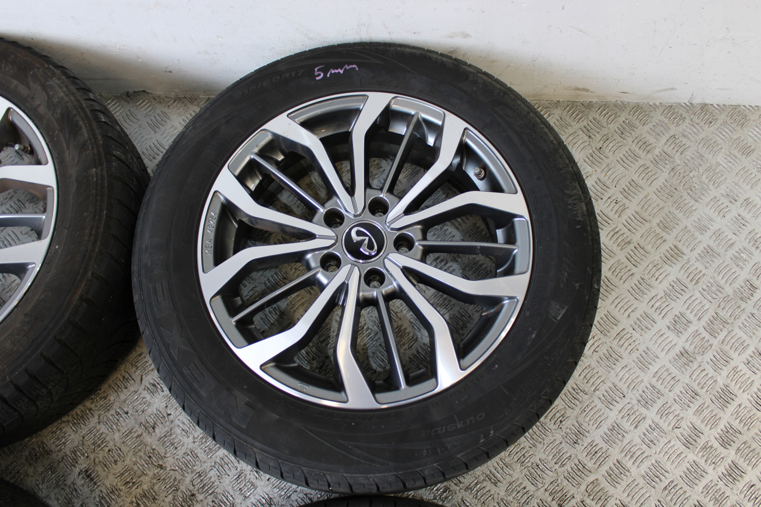 wheels discs disc INFINITI Q30 215/60 R17
