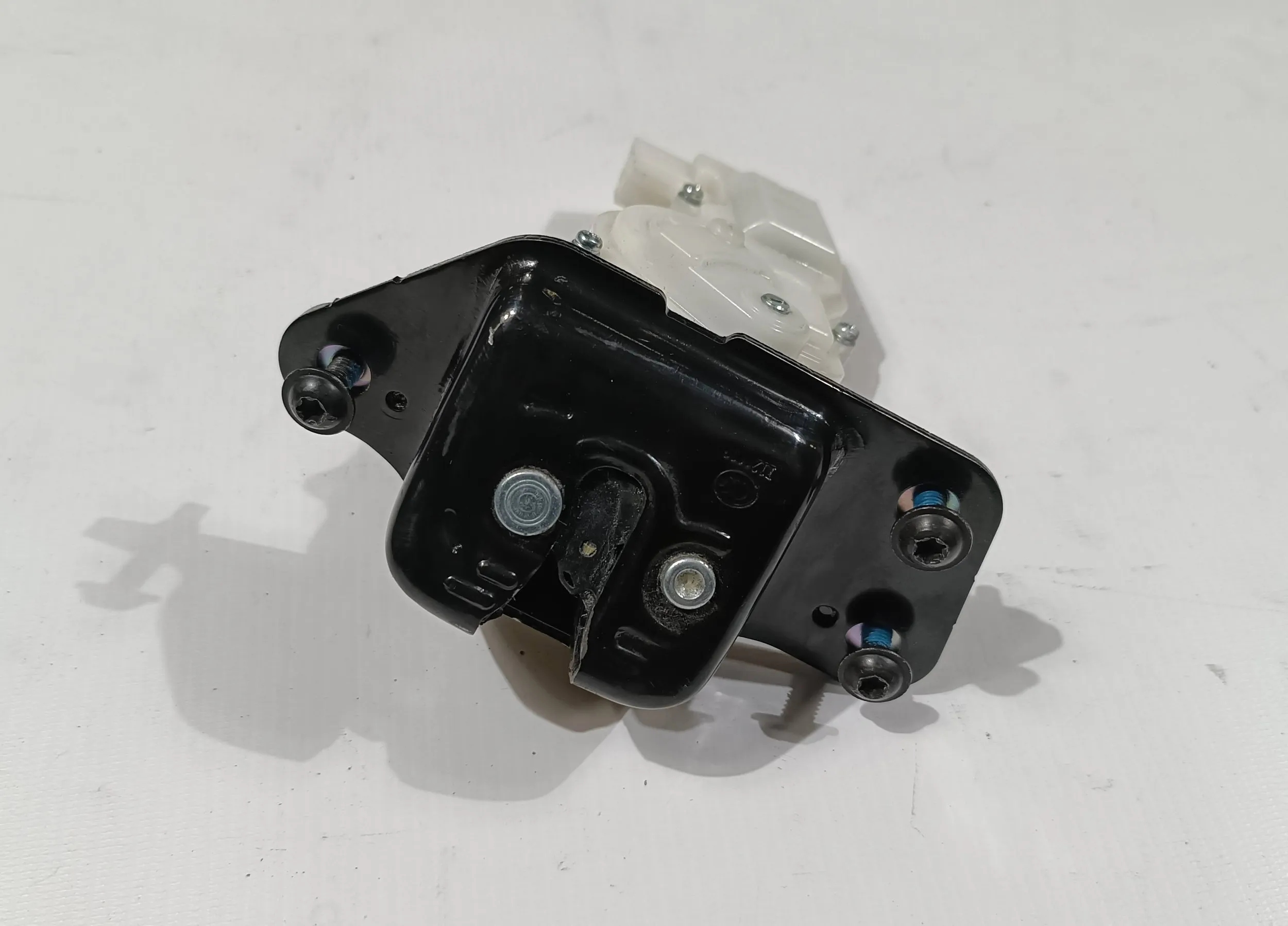 lock bonnet boot Jeep Cherokee 2014