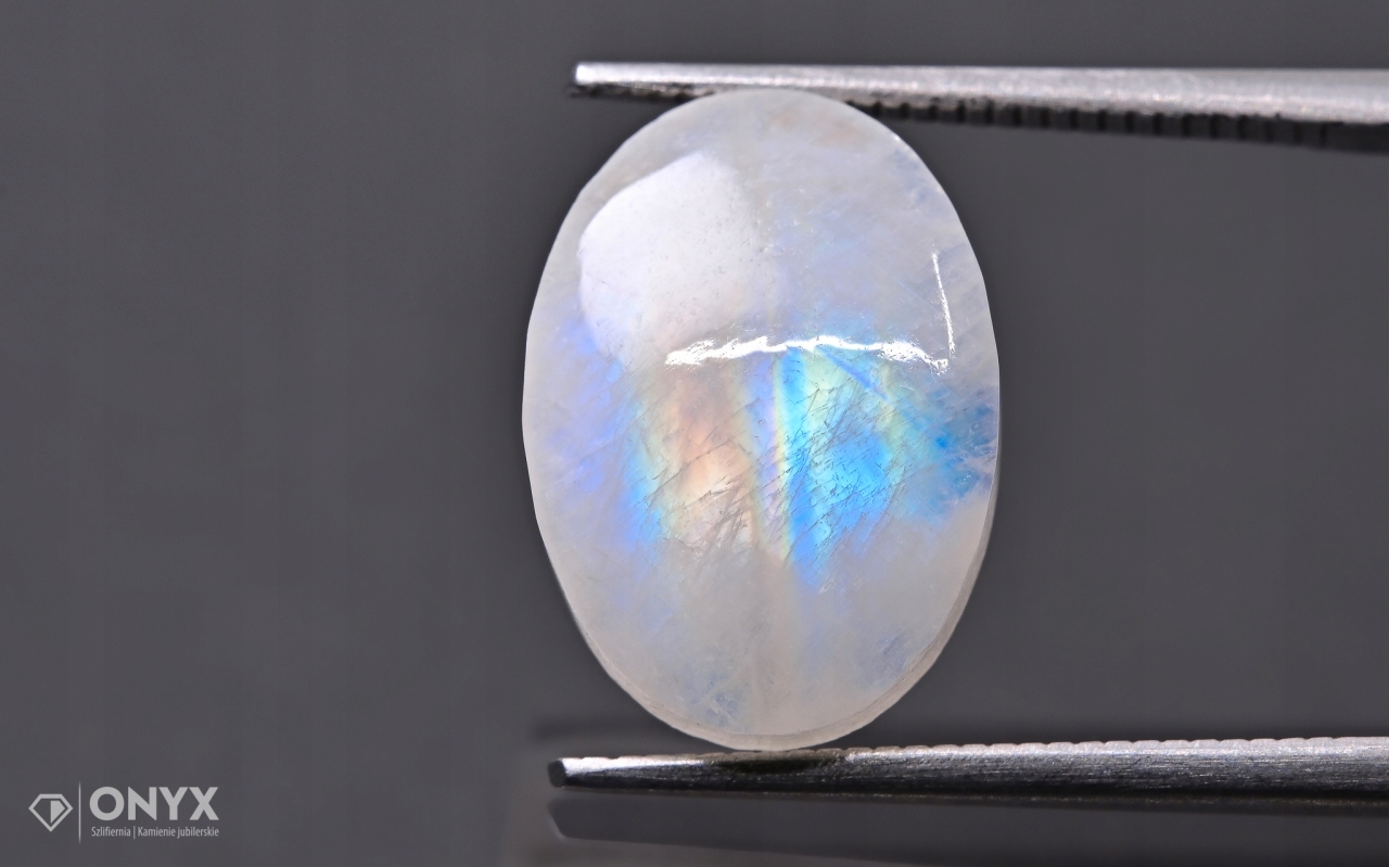 Měsíční kámen konvexní mělký ovál 14x10 mm